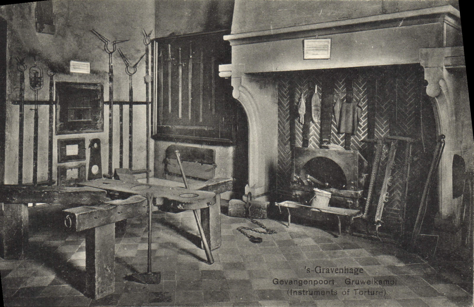 CPA Gravenhage Gevangenpoort Instruments of torture