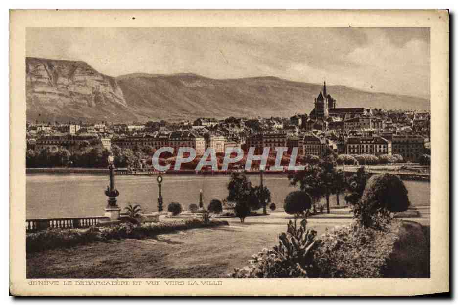CPA Geneve Le Debarcadere Et Vue Vers La Ville