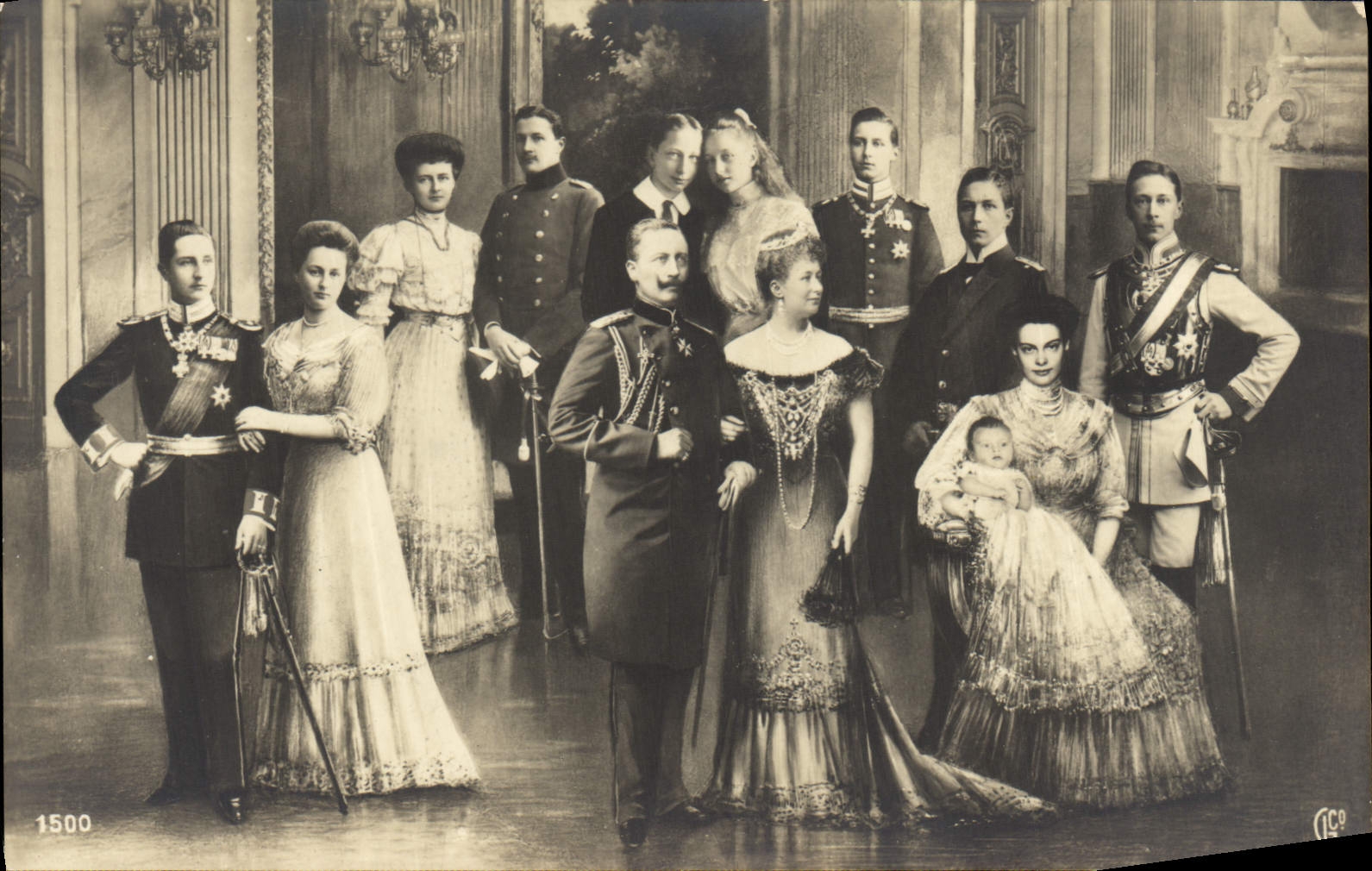 Famille royale — portrait en tenue de cour — éditeur CICO, n° 1500