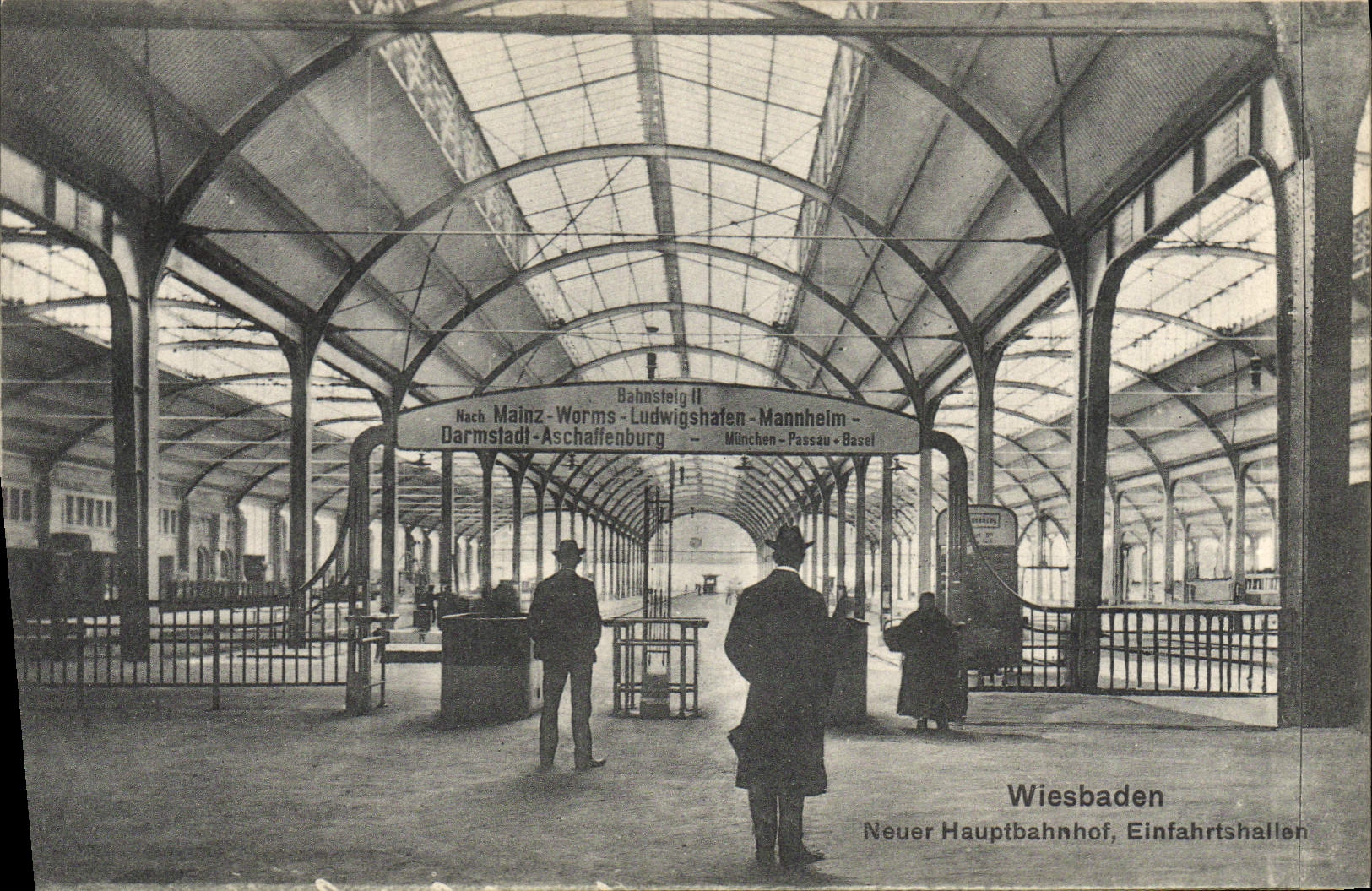CPA Wiesbaden Neuer Hauptbahnhof Einfahrtshallen