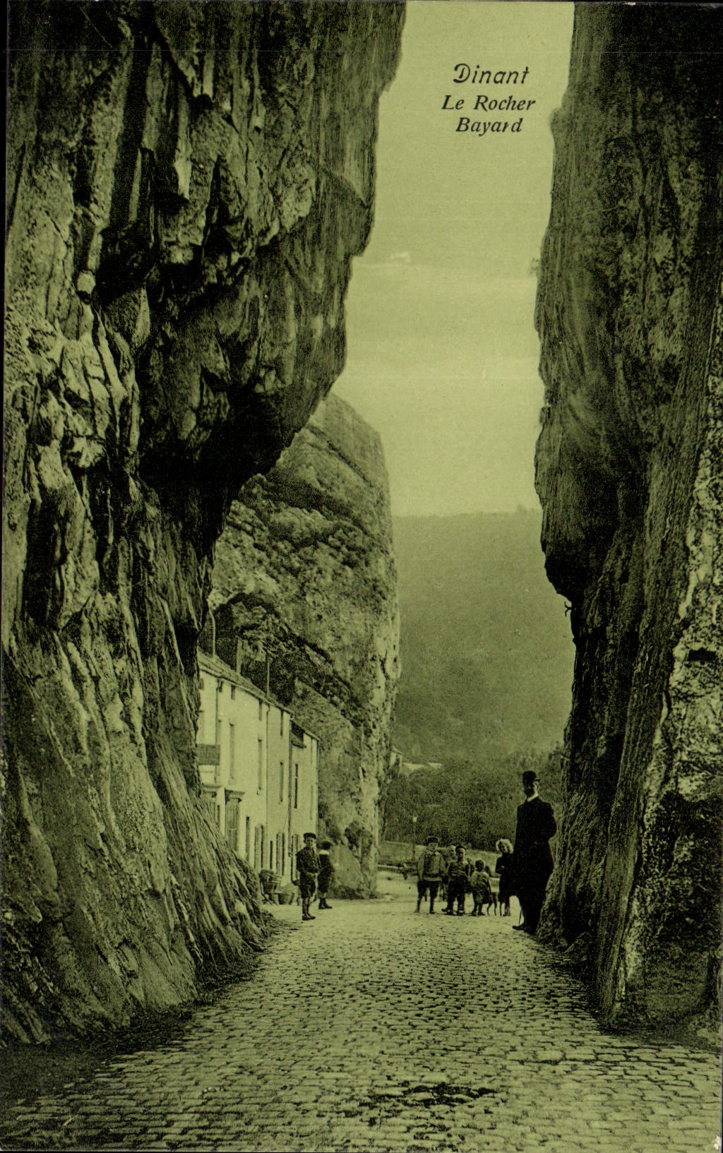 CPA Dinant Le Rocher Bayard Enfants