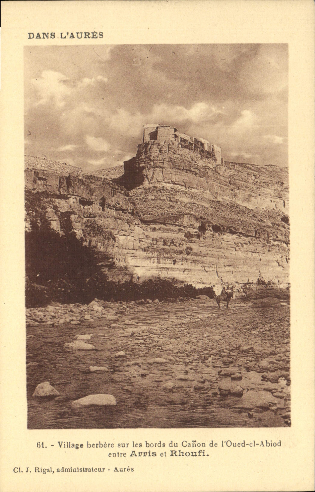 CPA Dans L'Aures Village Berbere Sur Les Du Canon De l'Oued El Abiod Entre Arris Et Rhoufi