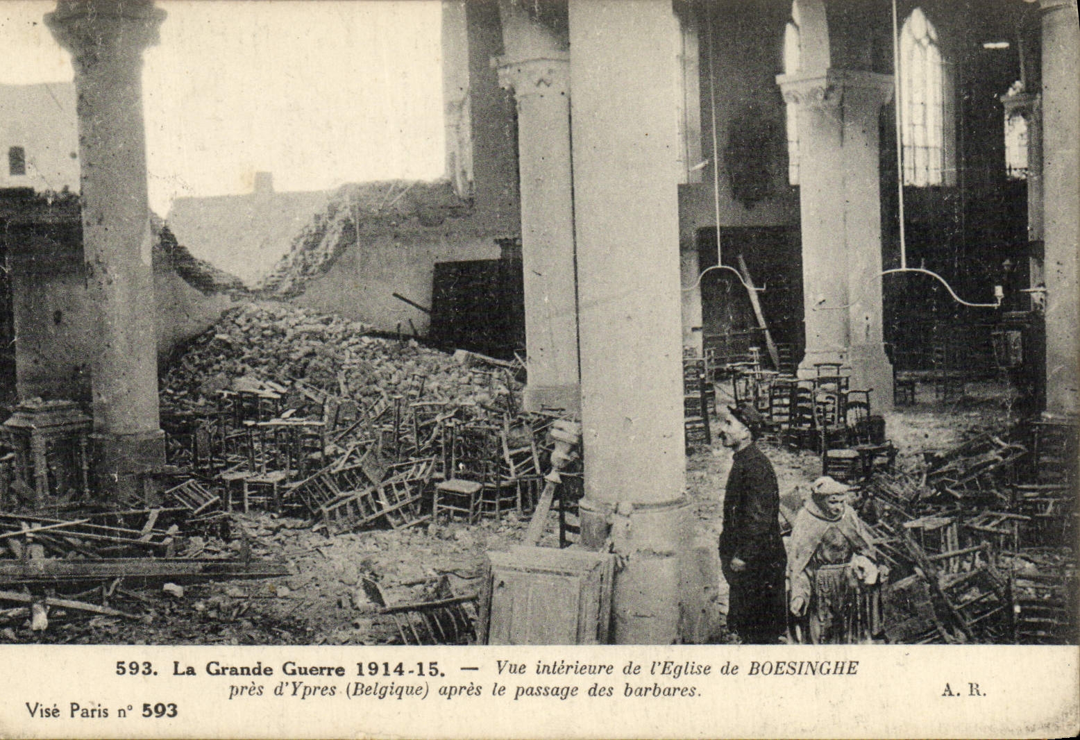 CPA La Grande Guerre Vue Interieure De l'Eglise De Boesinghe Pres d'Ypres