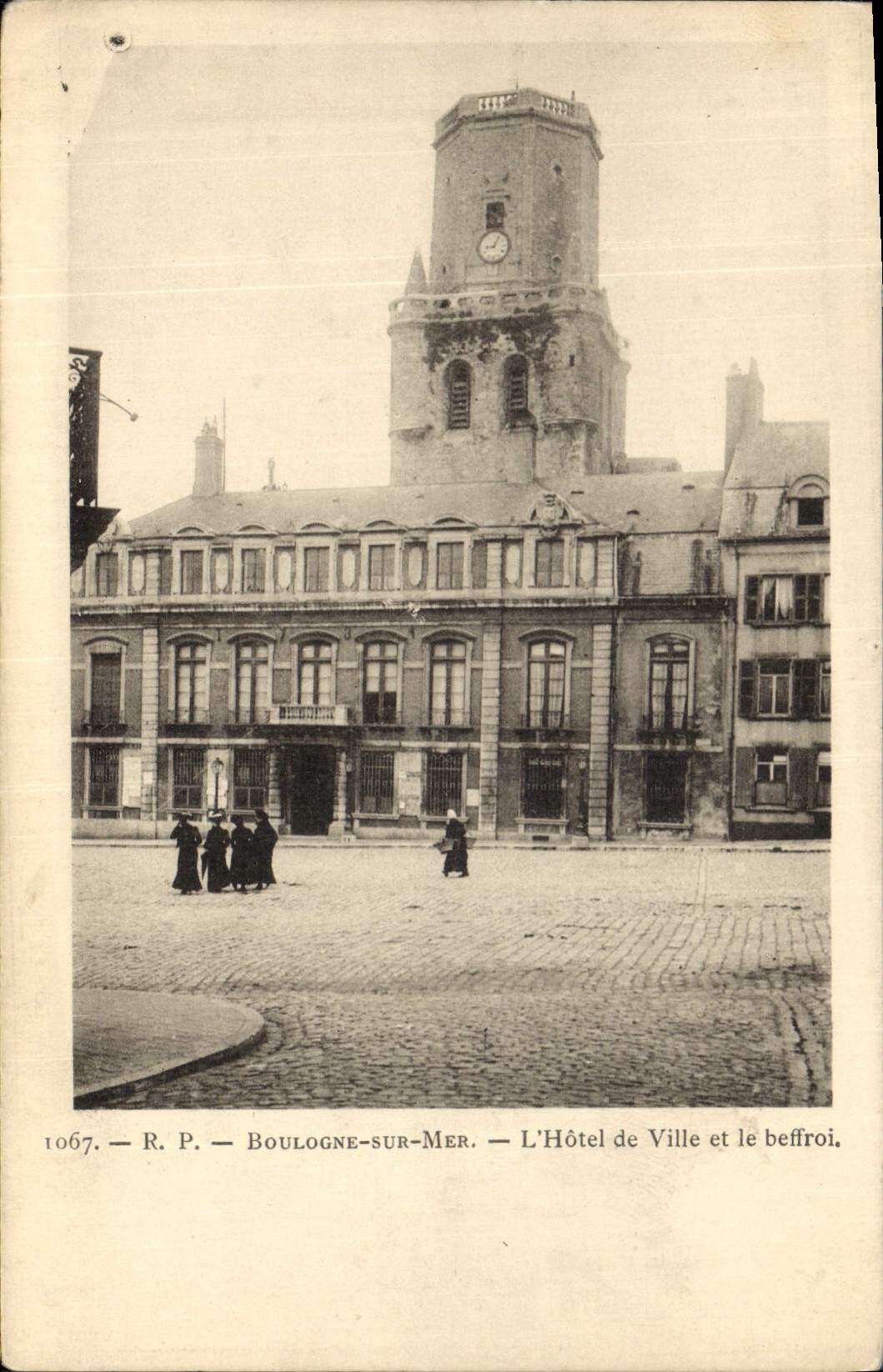 Boulogne-sur-Mer — L'Hôtel de Ville et le beffroi — R.P. n°1067
