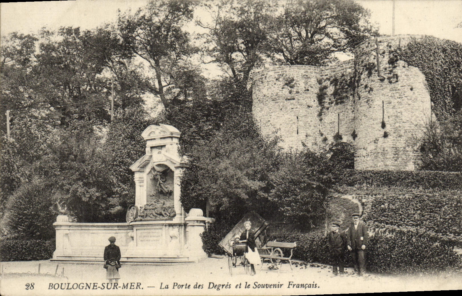CPA Boulogne Sur Mer La Porte Des Degres Et Le souvenir Francais