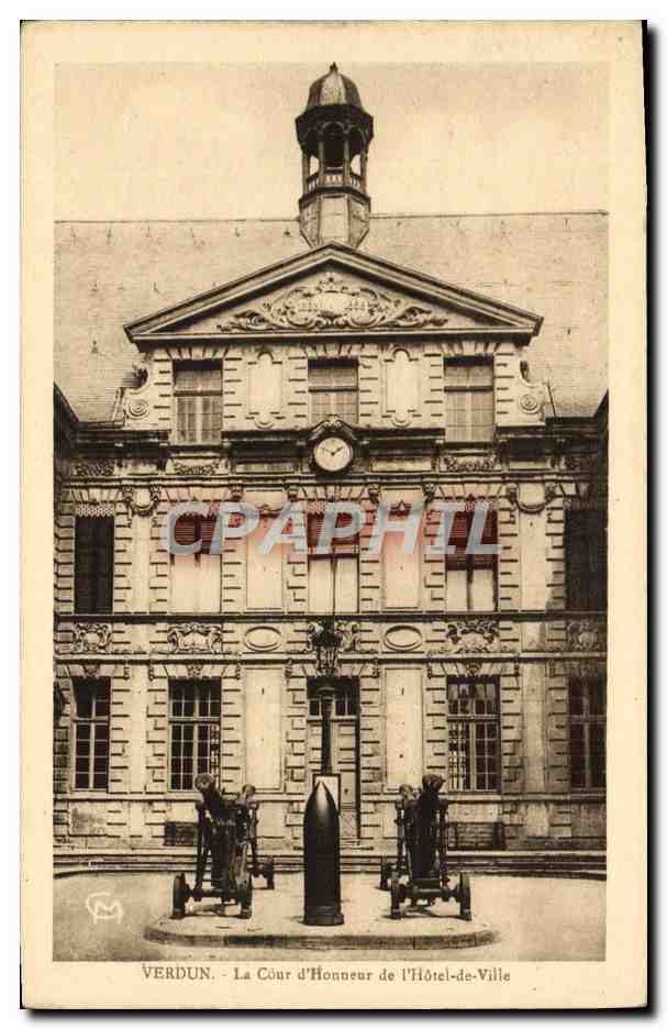 CPA Verdun La Cour d'Honneur De l'Hotel De Ville