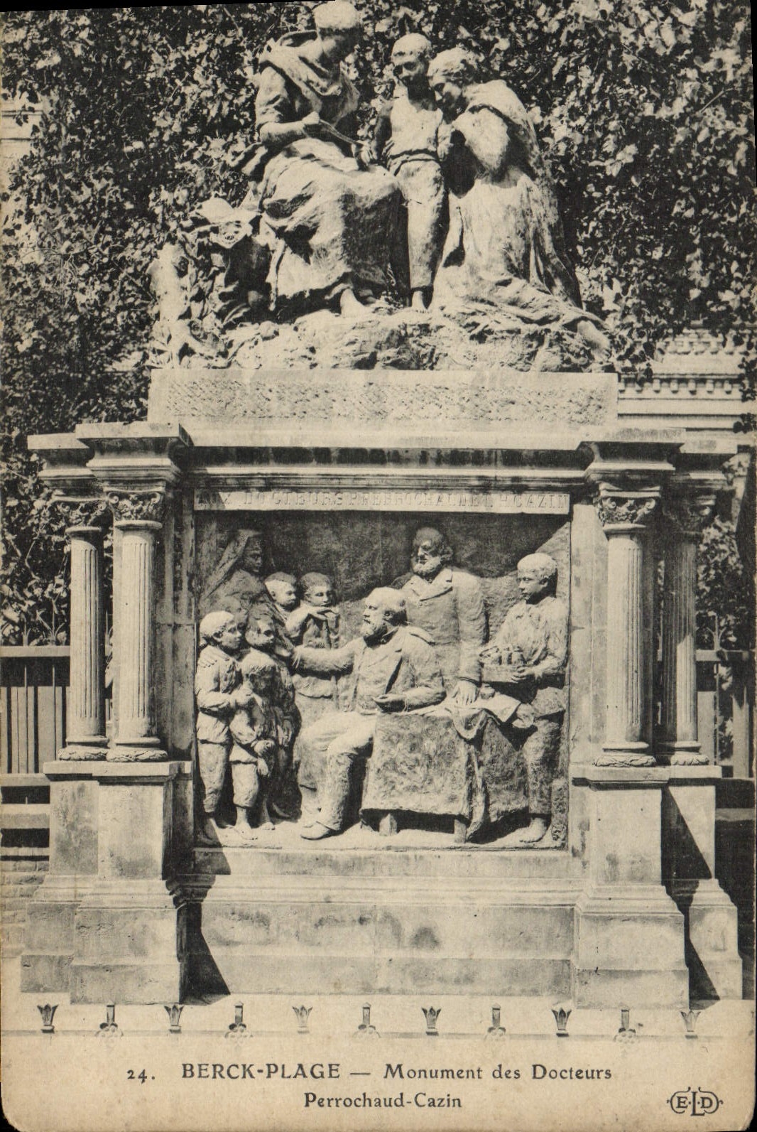 CPA Berck Plage Monument Des Docteurs Perrochaud Cazin 
