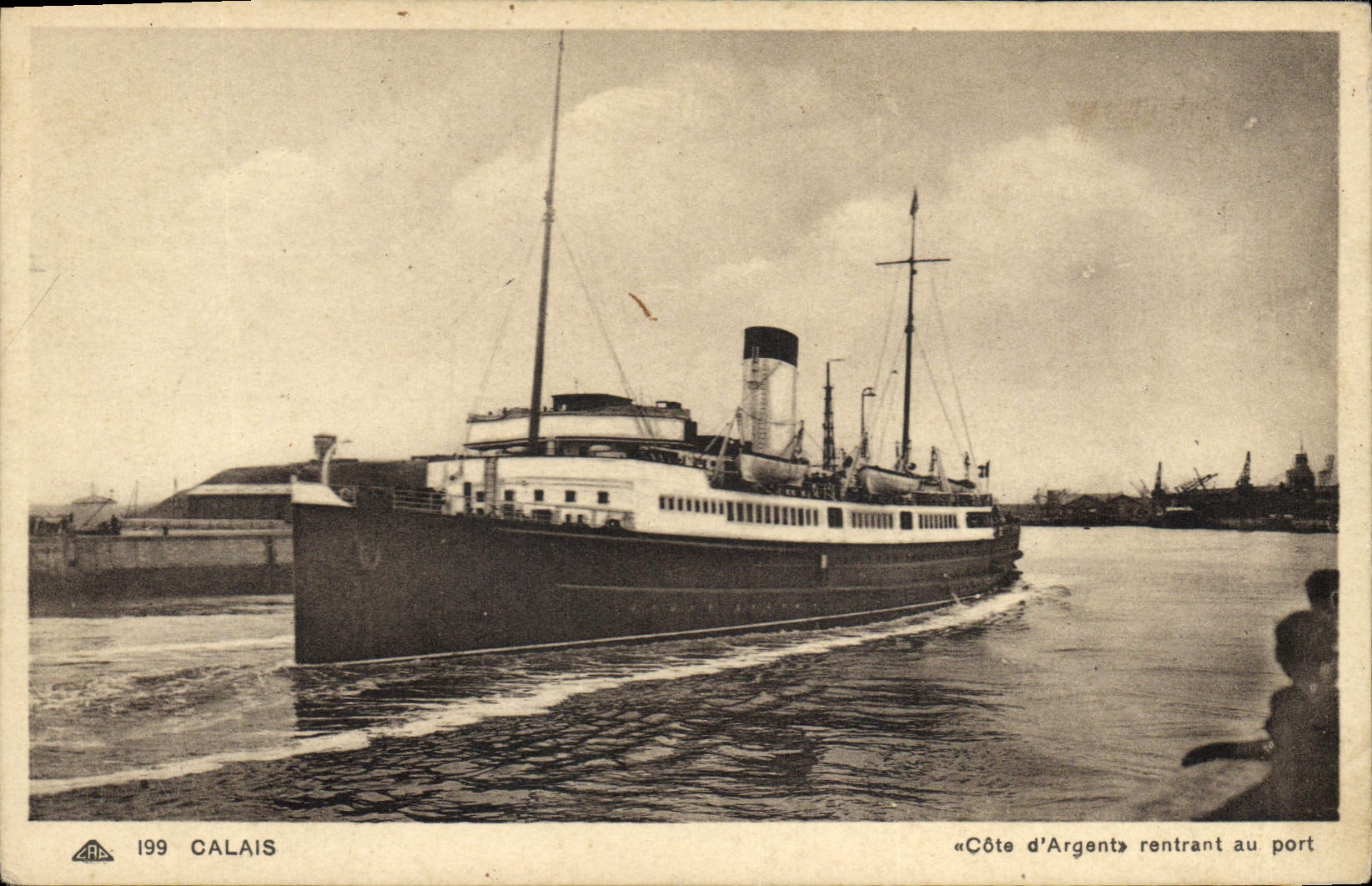 CPA Calais Cote d'Argent Rentrant Au Port Bateau