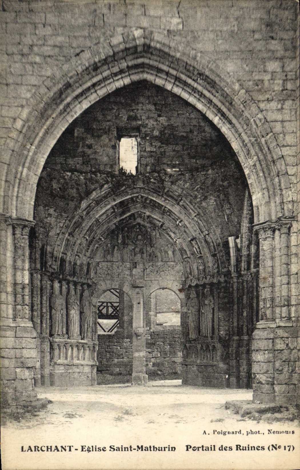 CPA Larchant Eglise Saint Mathurin Portail Des Ruines