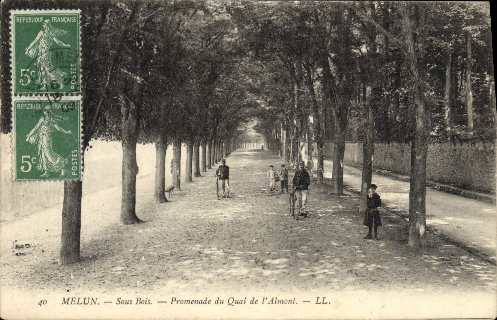 CPA Melun Sous Bois Promenade Du Quai De l'Almont