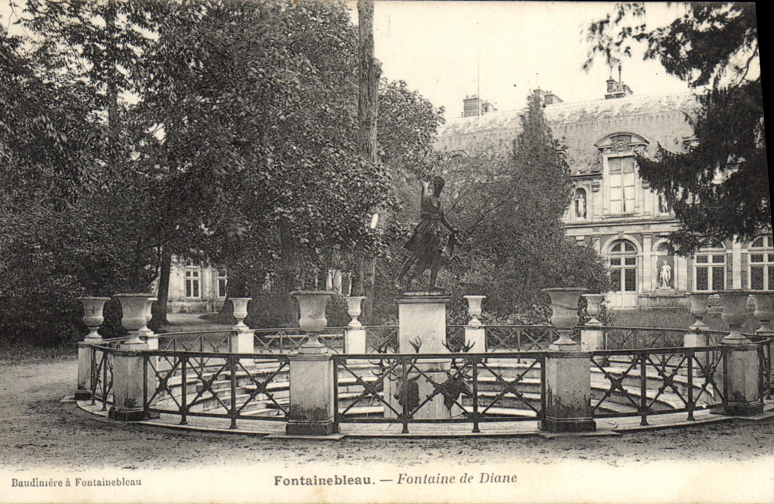 Fontaine de Diane in Fontainebleau — Baudinière