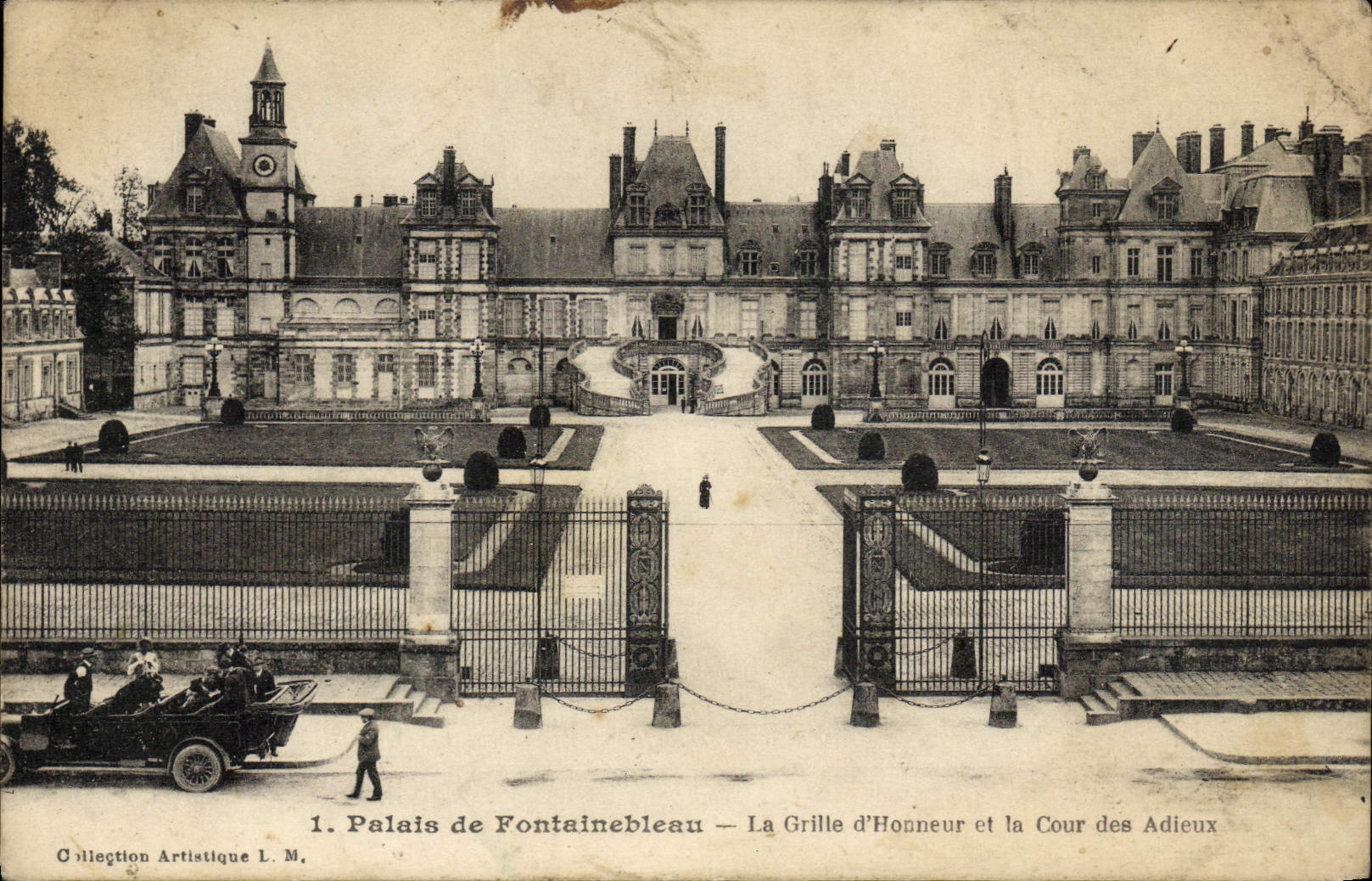 Schloss Fontainebleau — Das Ehrentor und der Abschiedsplatz — Künstlerische Sammlung L. M.