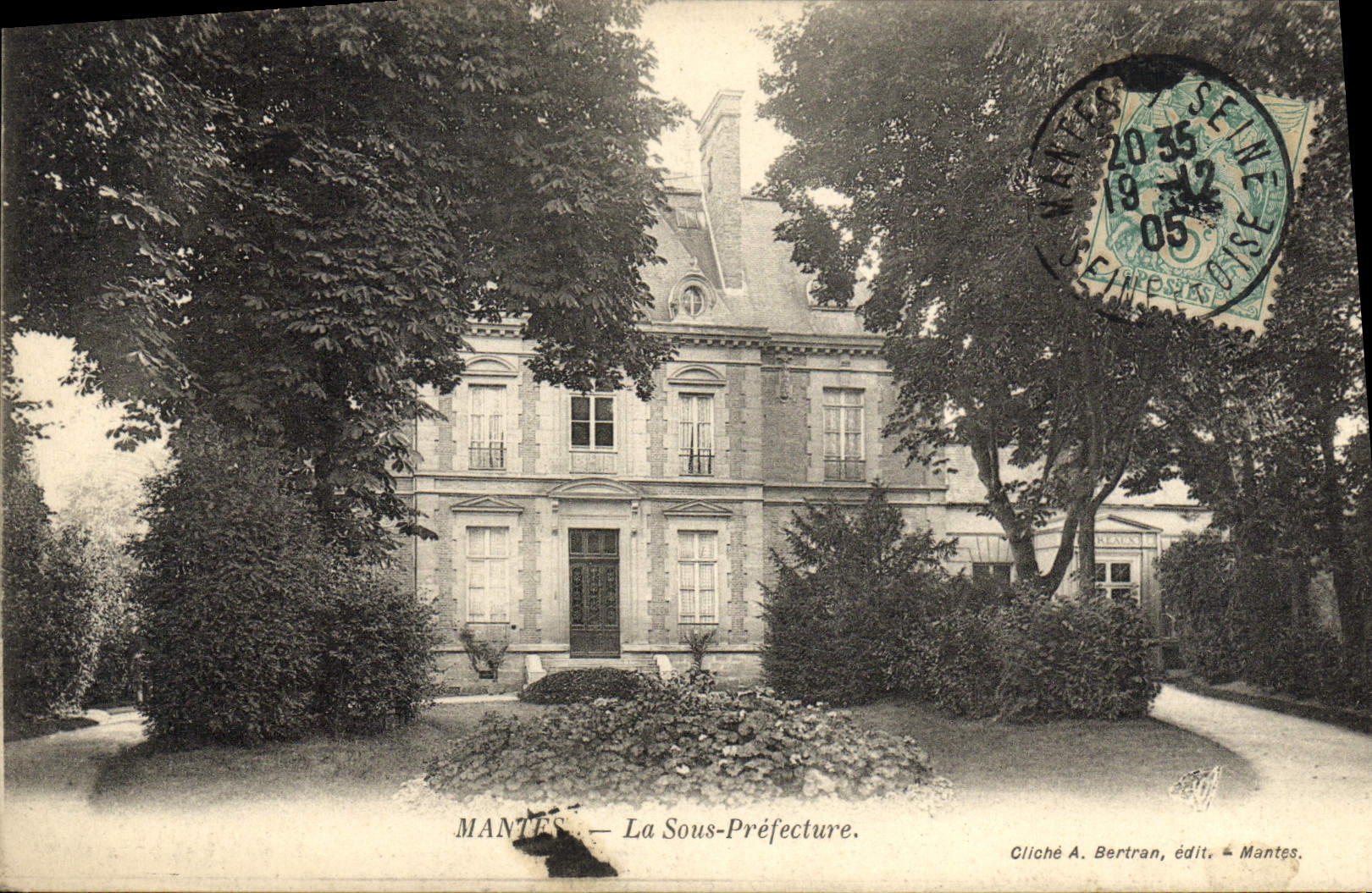 MANTES — La Sous-Préfecture — Cliché A. Bertran, édit. Mantos.