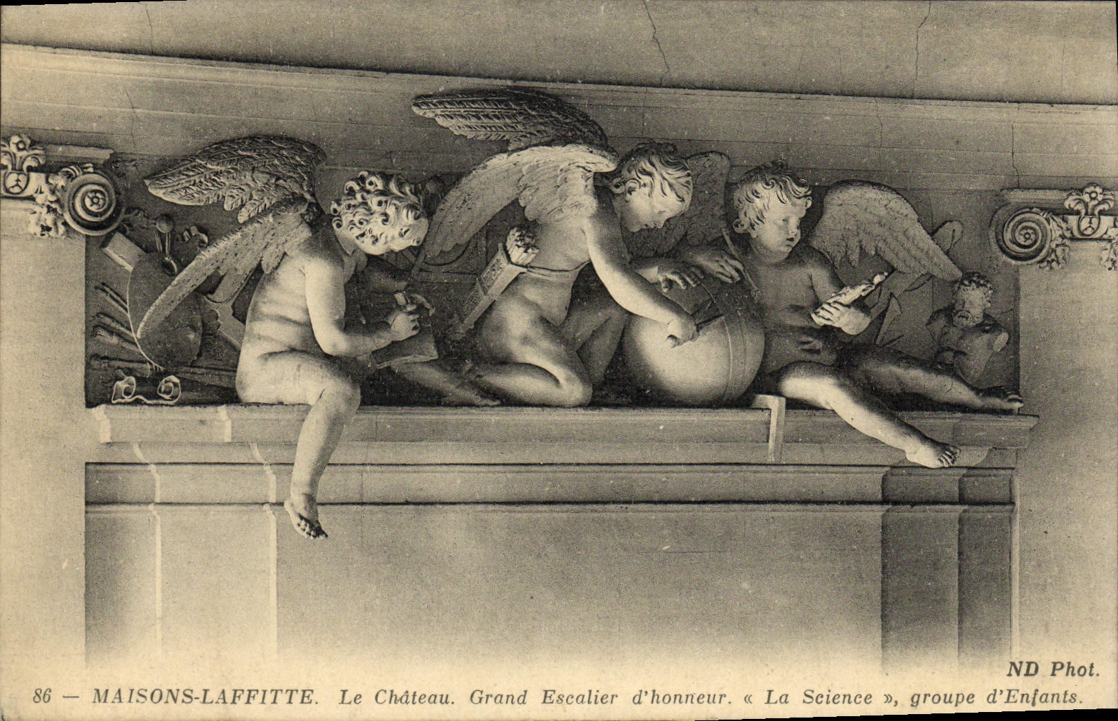 MAISONS-LAFFITTE. Le Château. Grand Escalier d'honneur. « La Science », groupe d'Enfants — ND Phot. n°86