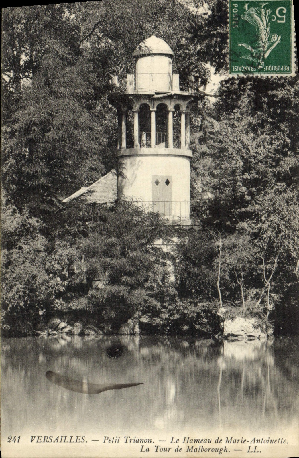 CPA Versailles Petit Trianou Le Hameau de Marie Antoinette La tour de Malborough