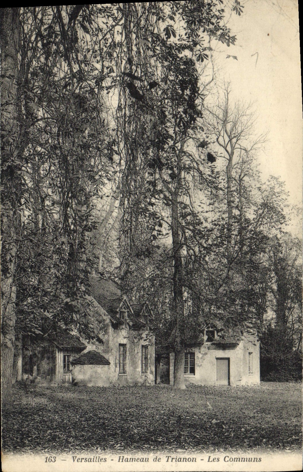 CPA Versailles Hameau de Trianon Les Communs