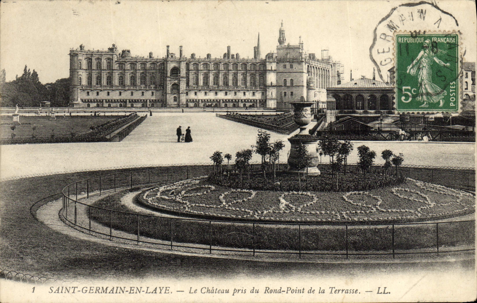 Saint-Germain-en-Laye — Le Château pris du Rond-Point de la Terrasse — LL.