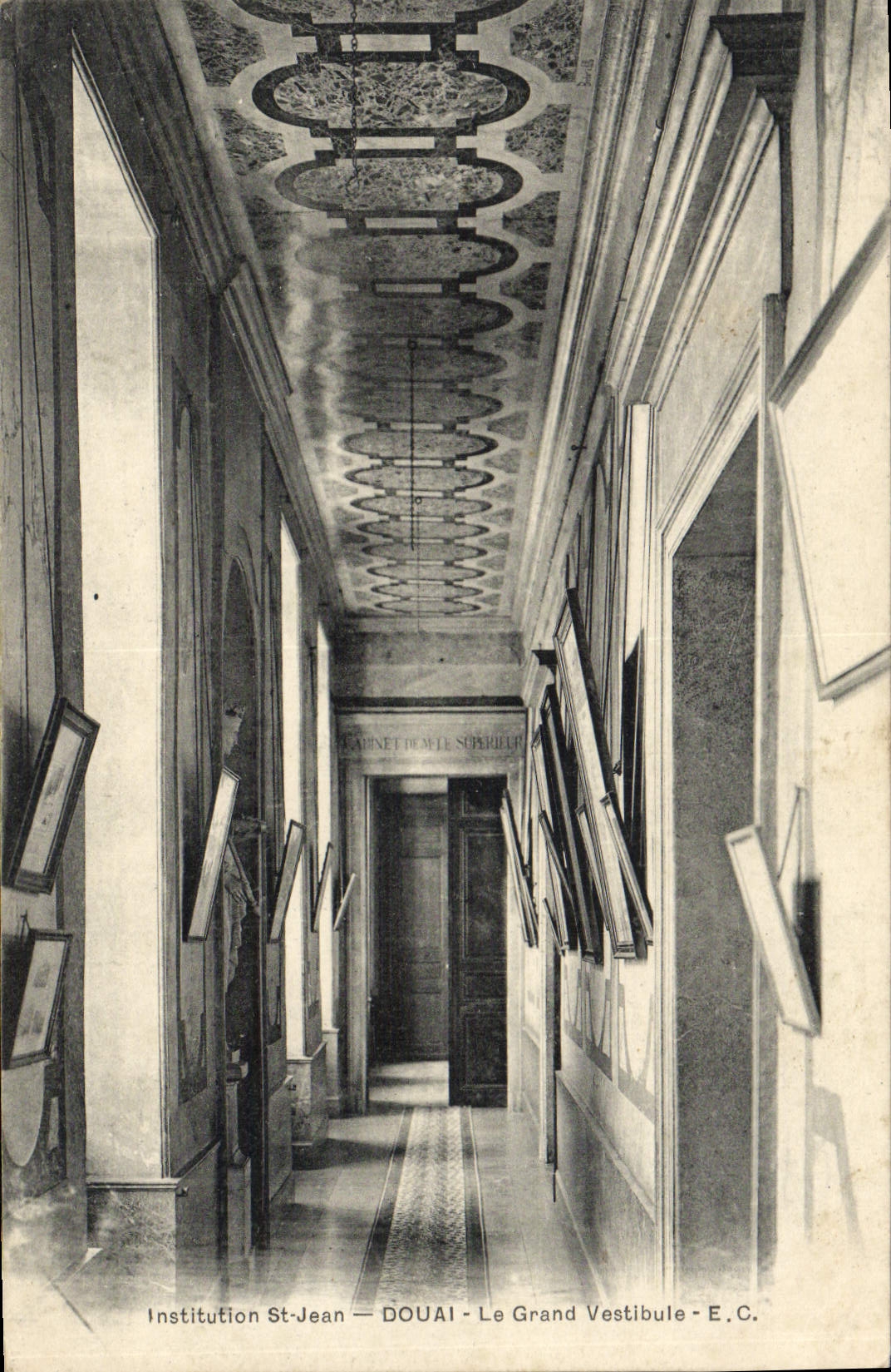 CPA Douai Institution St Jean Le Grand Vestibule