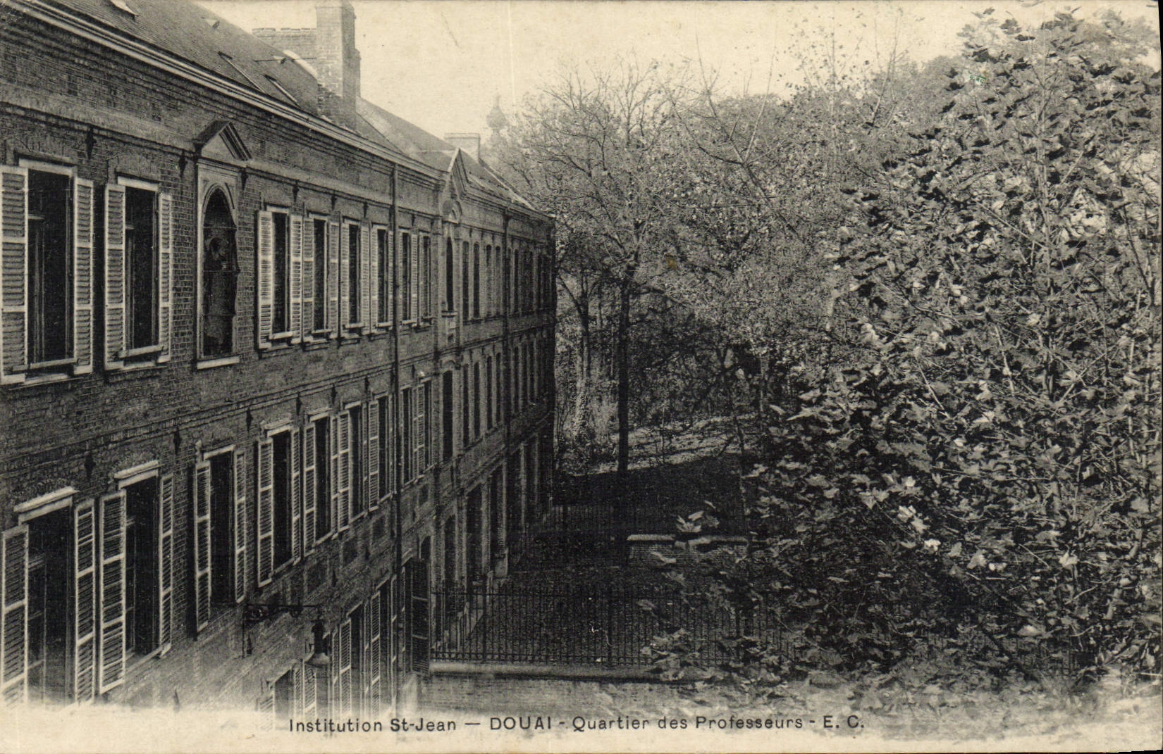 CPA Douai Intitution St Jean Quartier des Professeurs