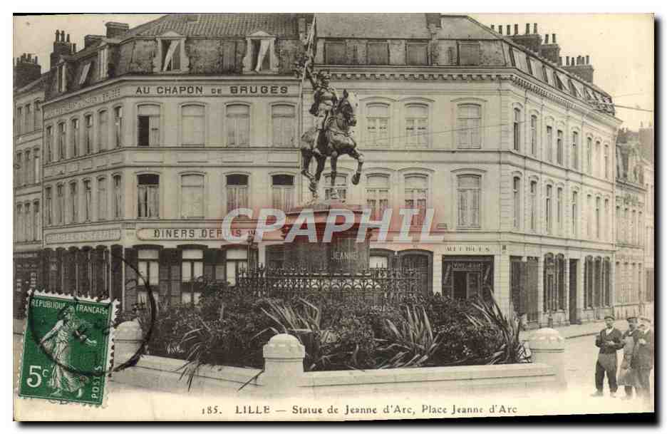 CPA Douai Statue de Jeanne d'Arc Place Jeanne d'Arc Au Chapon de Bruges Restaurant