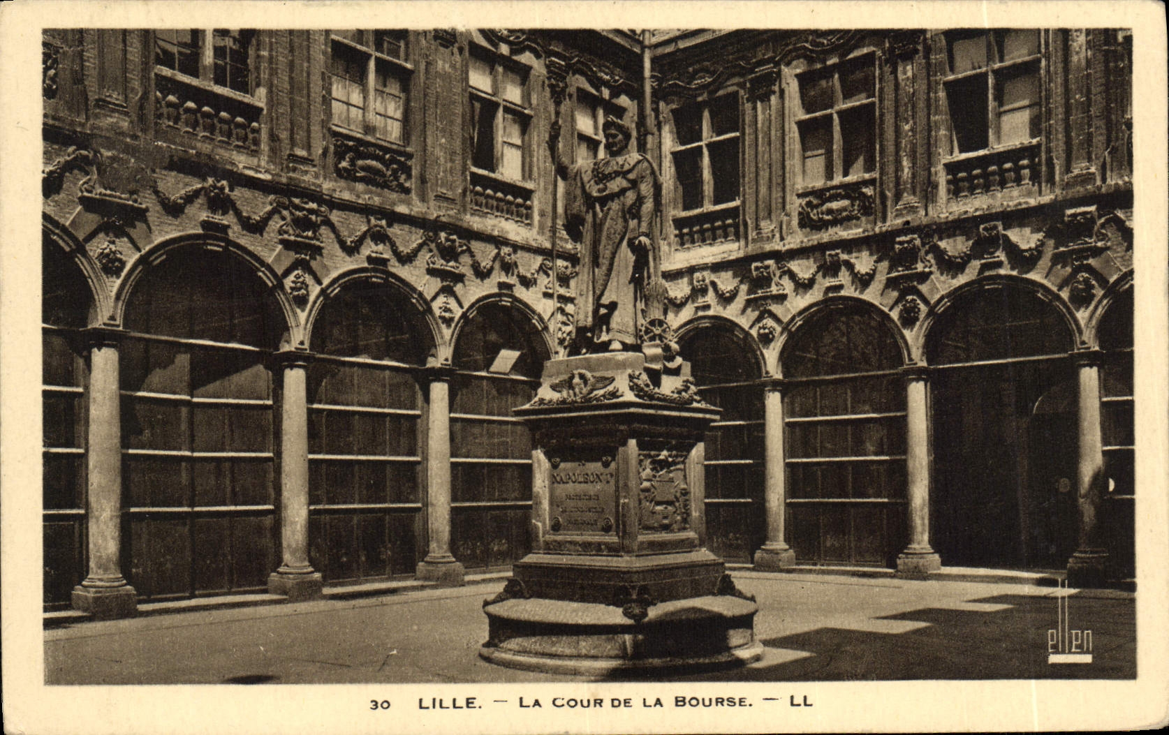 CPA Lille La cour et la Bourse