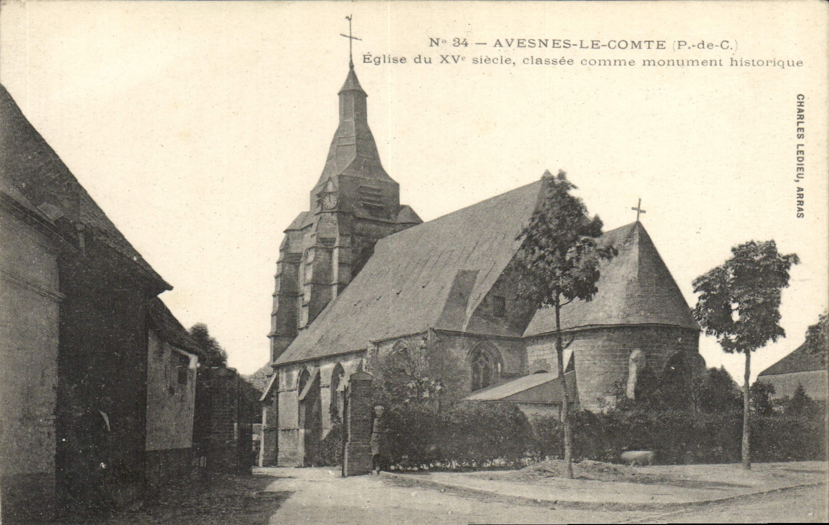 CPA Avesnes Le Comte Eglise du 15eme Classee Comme Monument historique