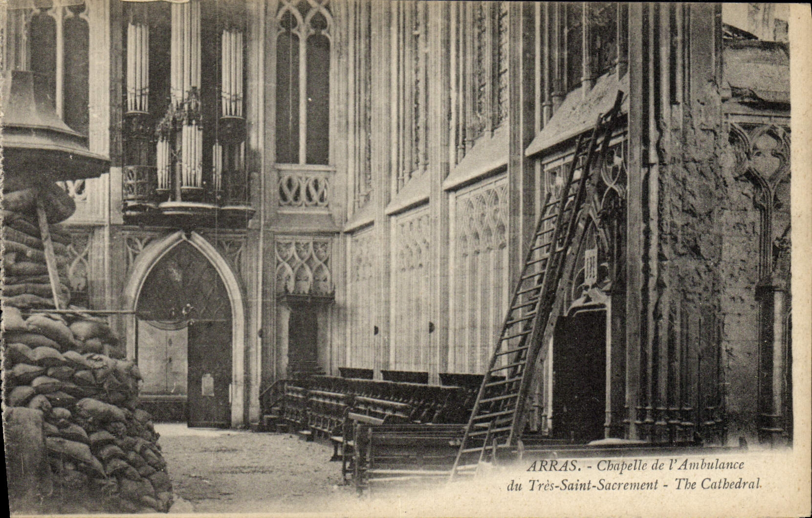 CPA Arras Chapelle de L'Ambulance du Tres Saint Sacrement Orgue
