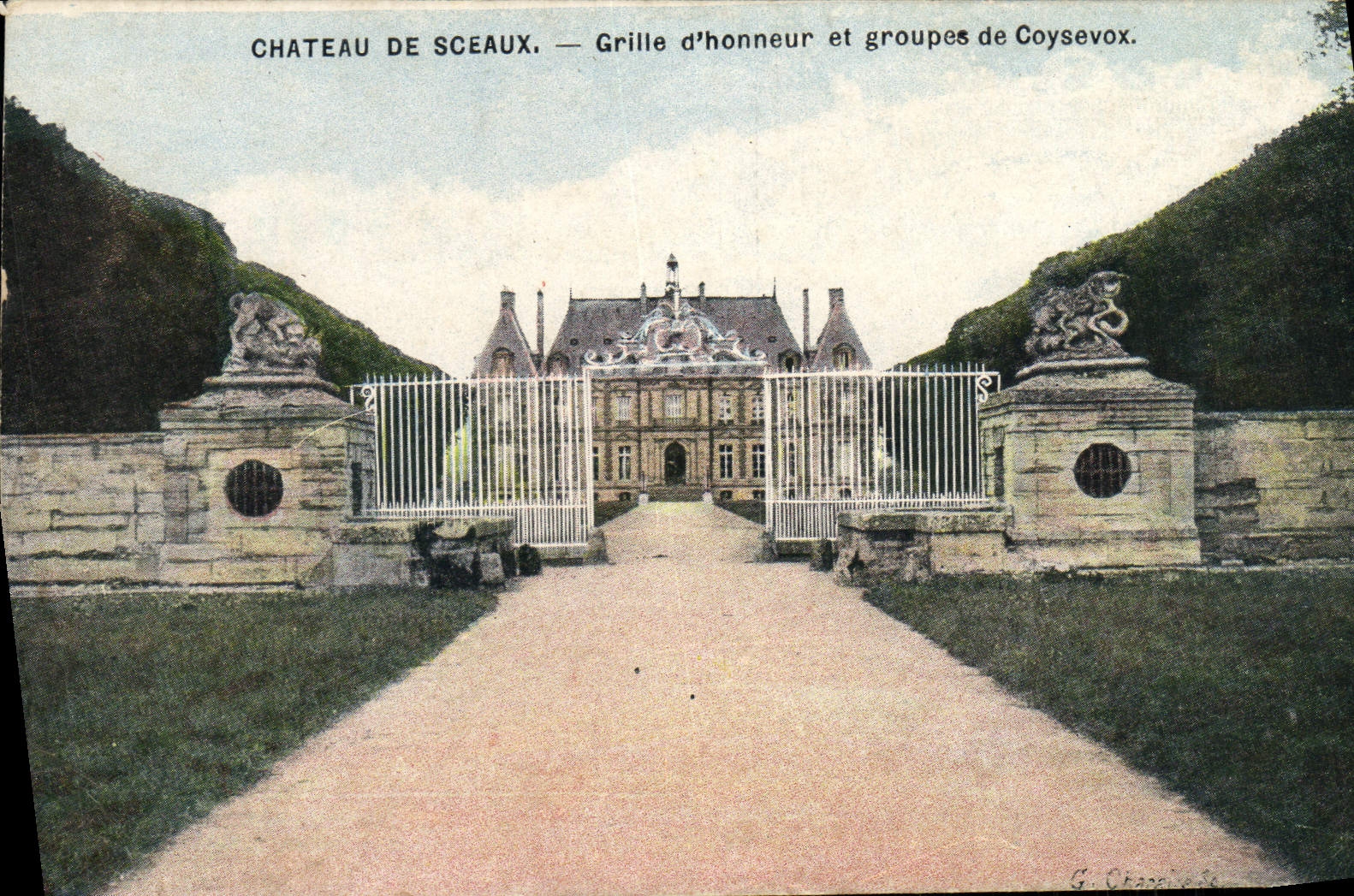 CPA Chateau De Sceaux Grille D'Honneur et Groupes de Coysevox