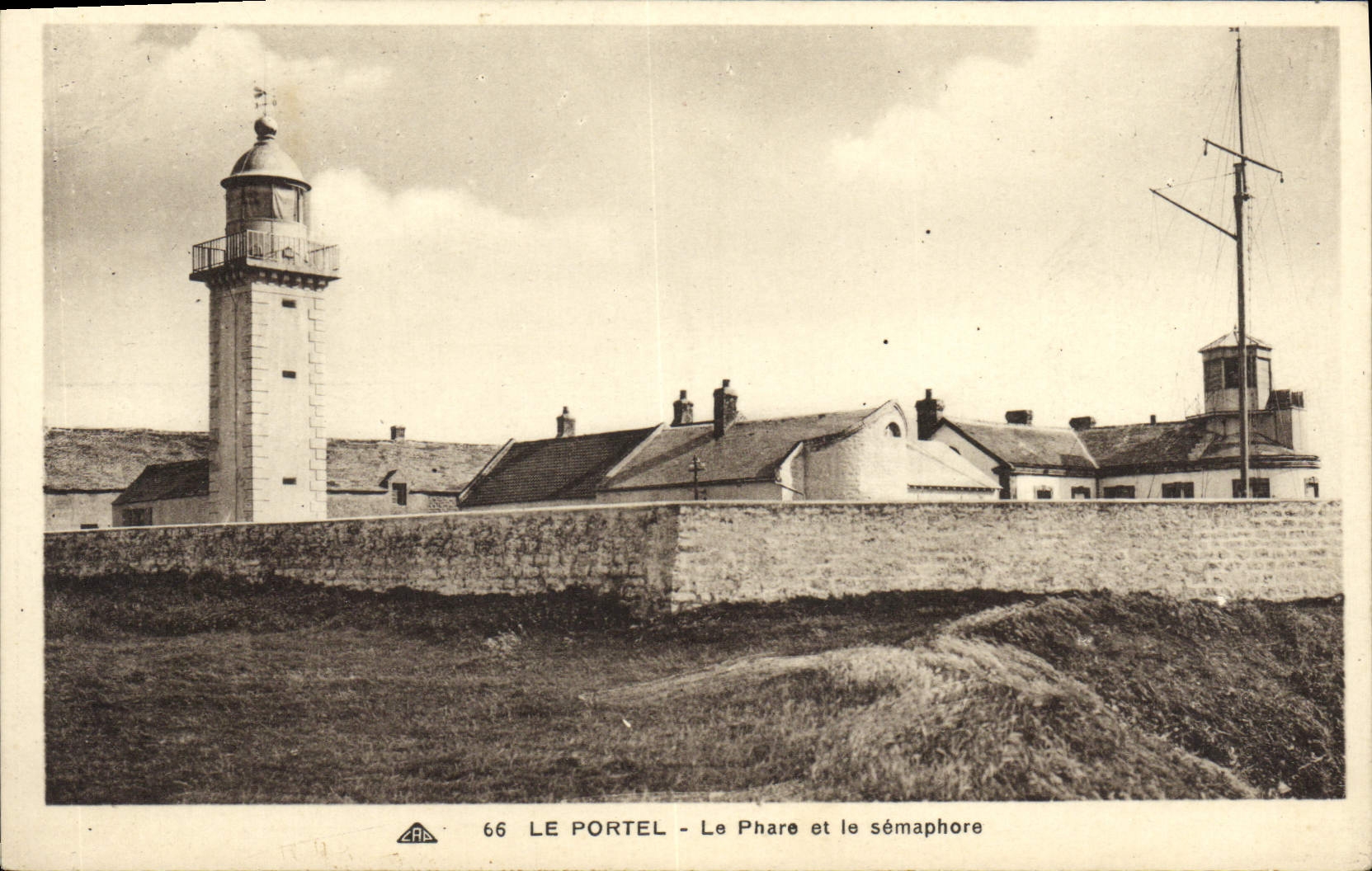 CPA Le Portel Le Phare et le Semaphore