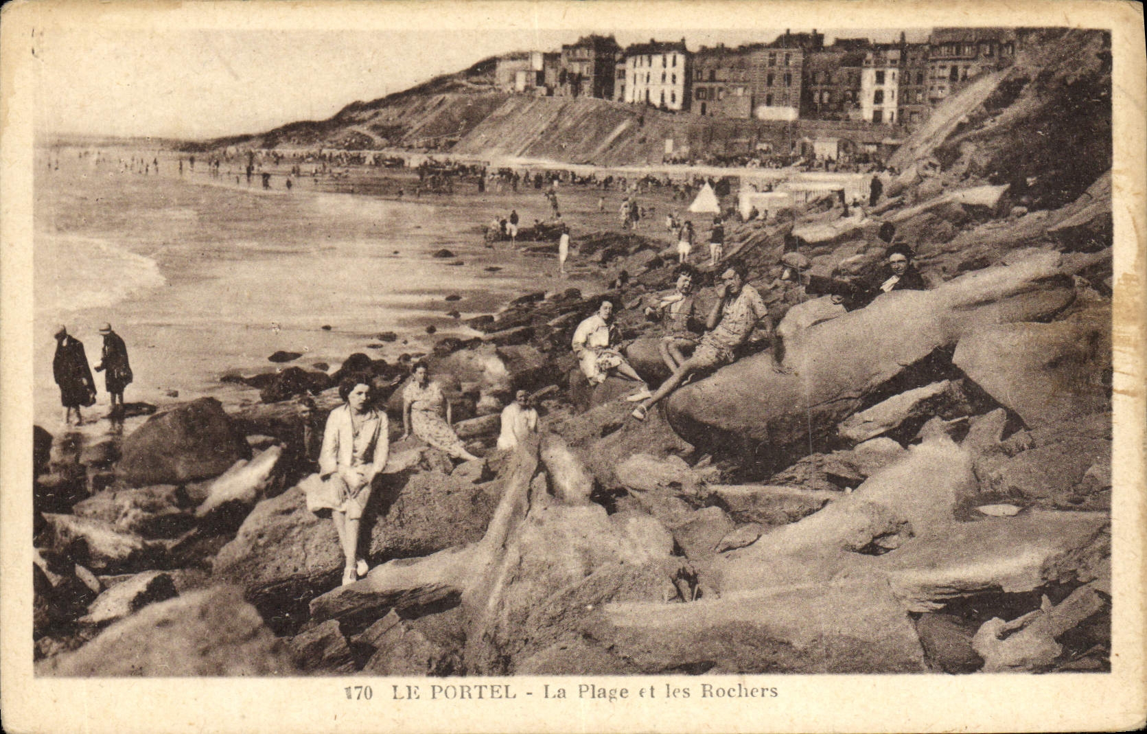 CPA Le Portel La Plage et les Rochers