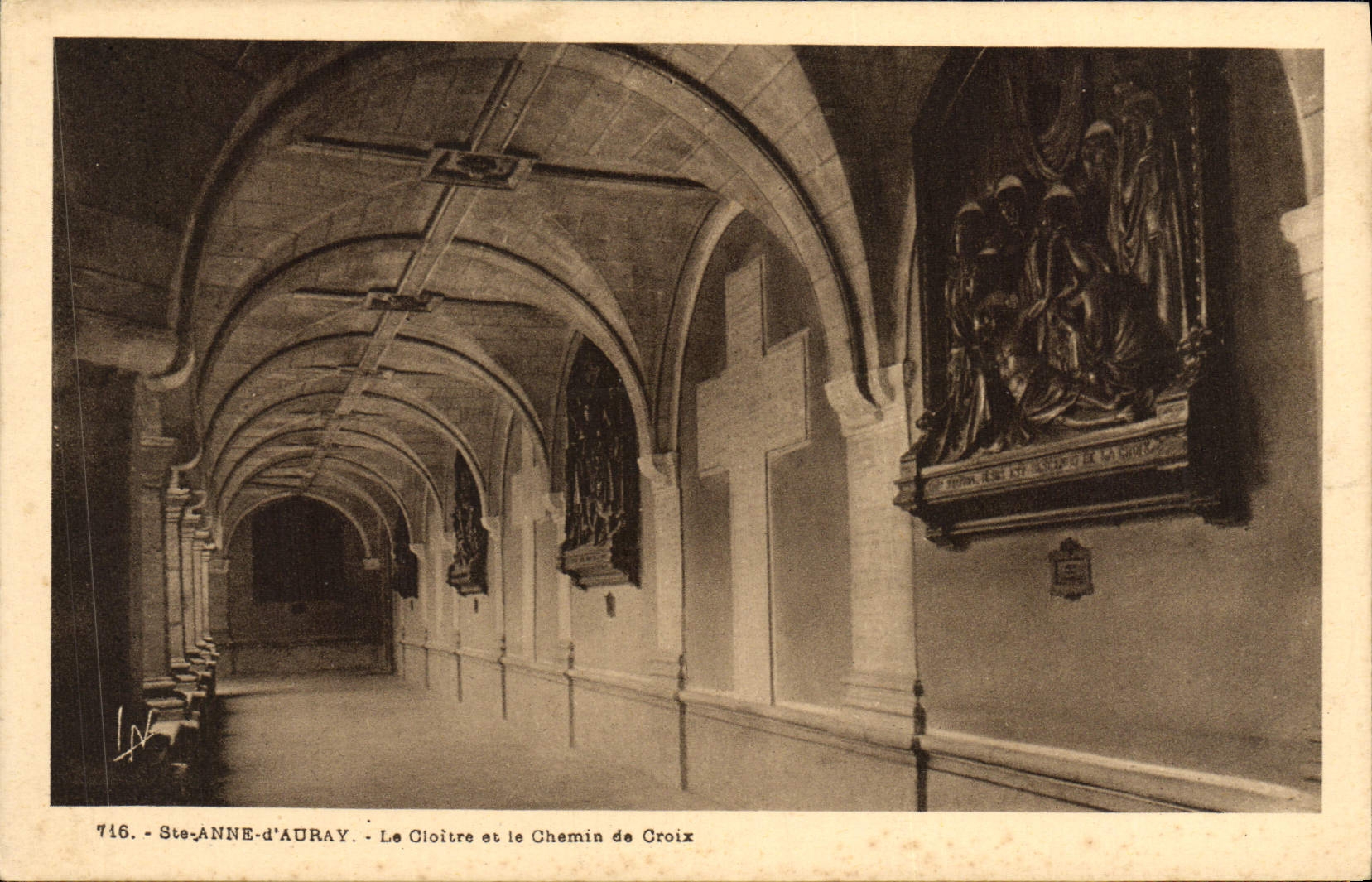 Ste-ANNE-d'AURAY - Le Cloître et le Chemin de Croix