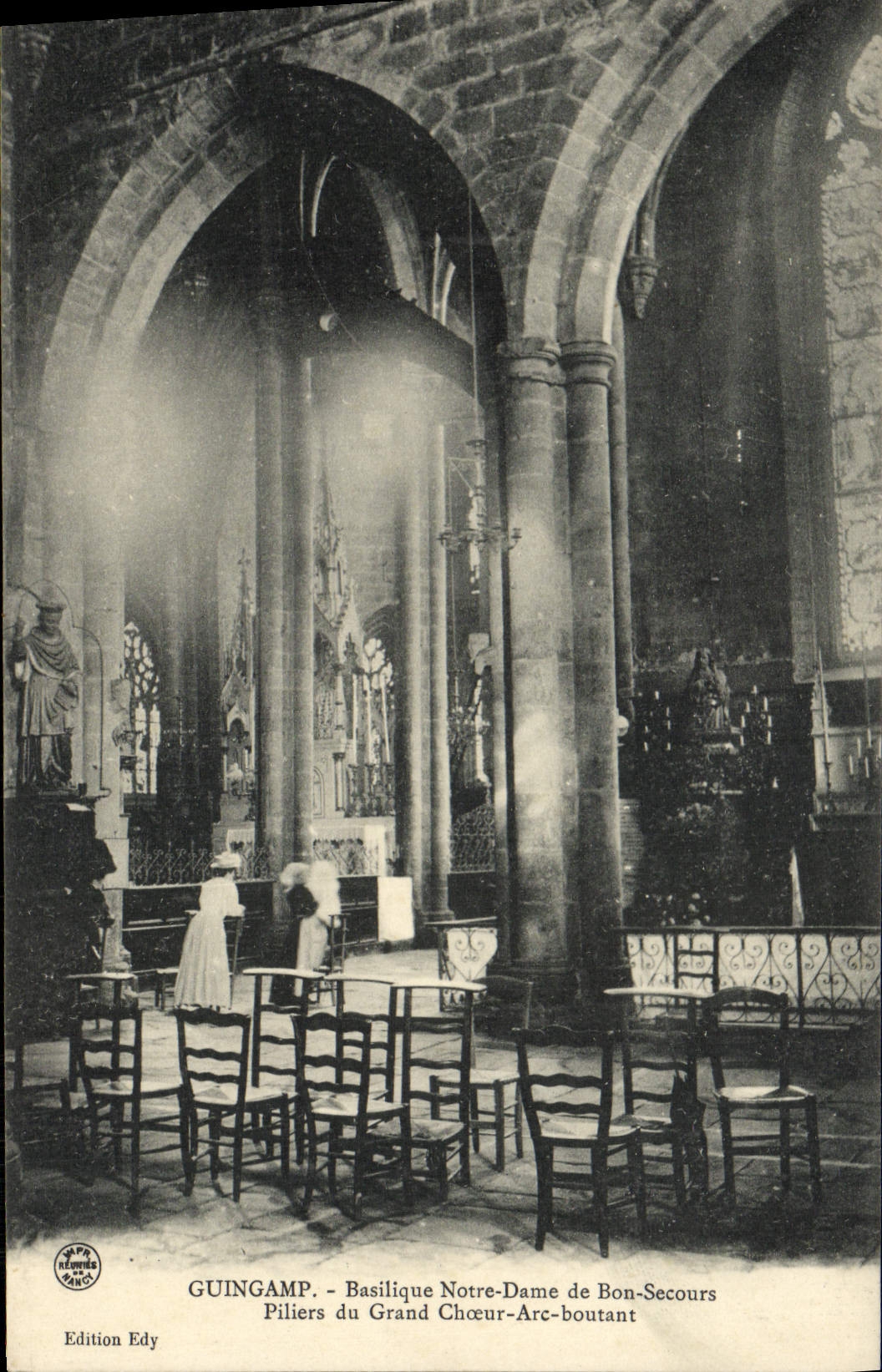 CPA Guingamp Basilique Notre Dame de Bon Secours Piliers du Grand choeur Arc Boutant