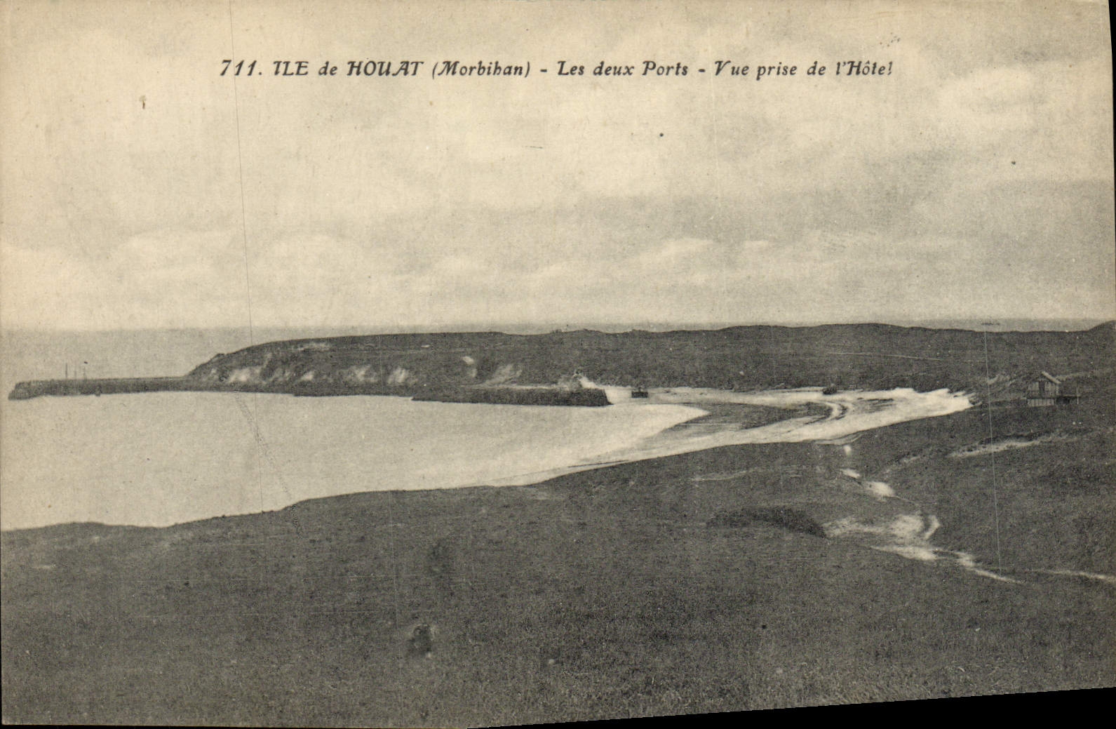 Ile de Houat (Morbihan) — Les deux Ports — Vue prise de l'Hôtel — n° 711