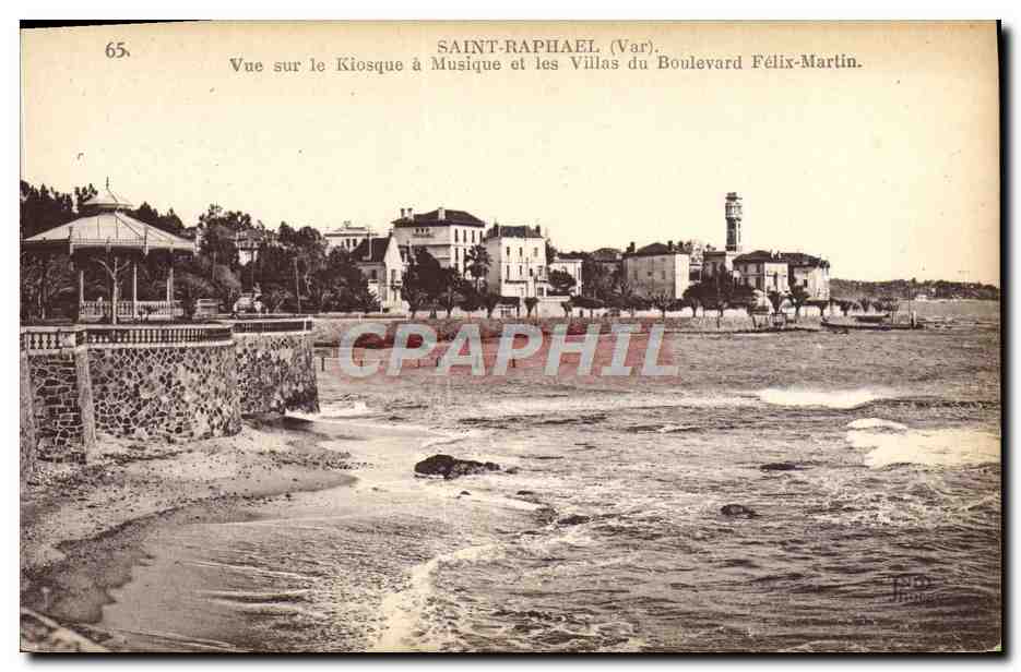 CPA Saint Raphael Vue Sur le Kiosque a Musique et les Villas du boulevard Felix Martin