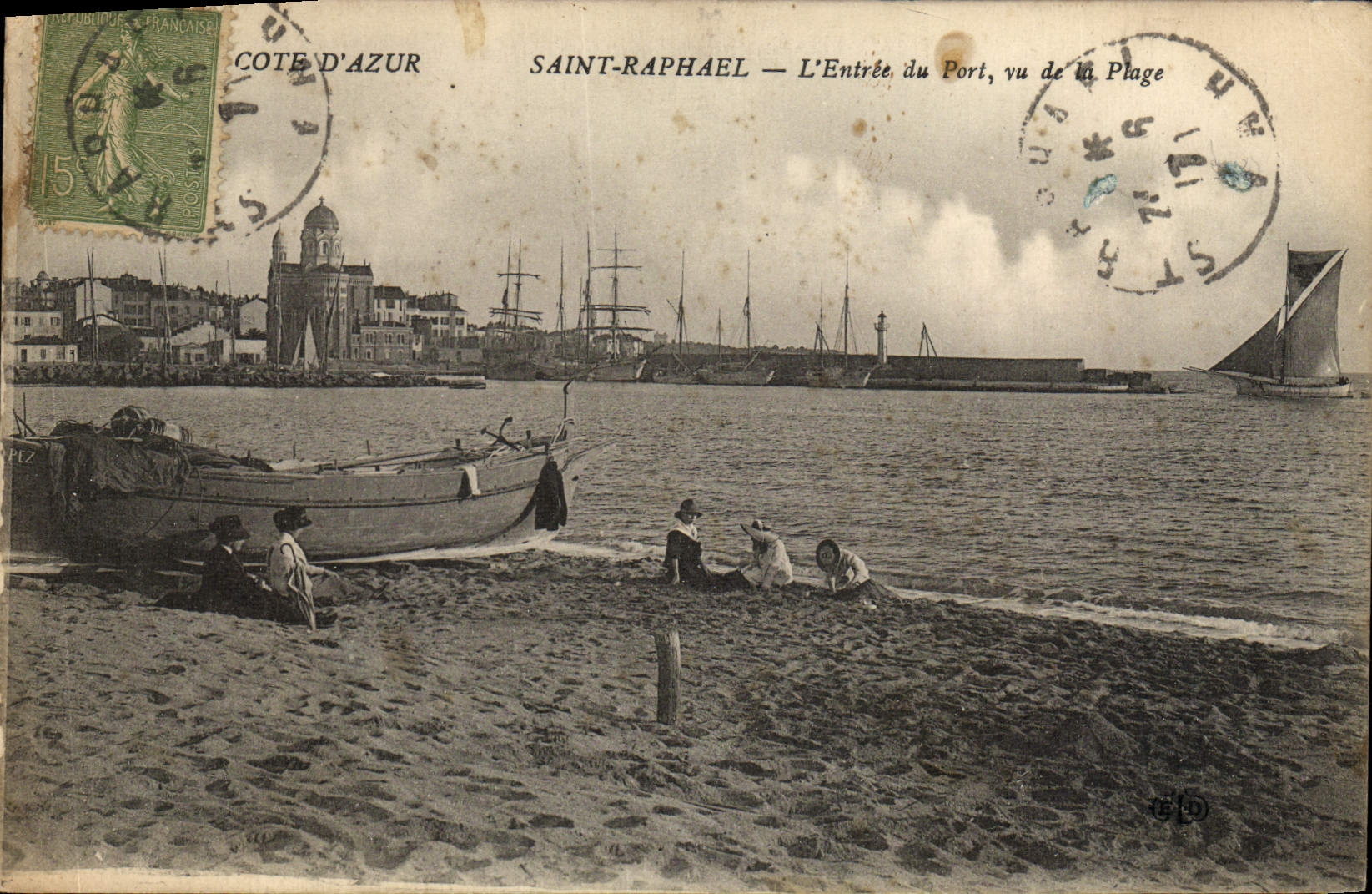 CPA Saint Raphael L'Entree du Port Vu de la Plage Bateaux