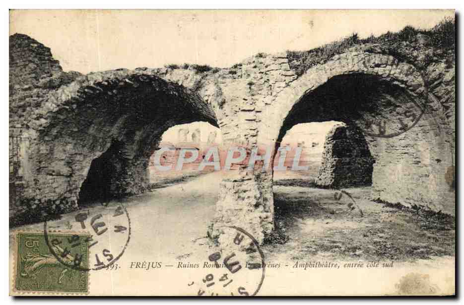 CPA Frejus Ruines romaines Les arenes Amphitheatre Entree Cote Sud