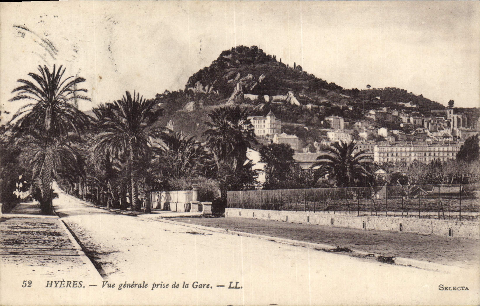 CPA Hyeres Vue Generale Prise de la Gare