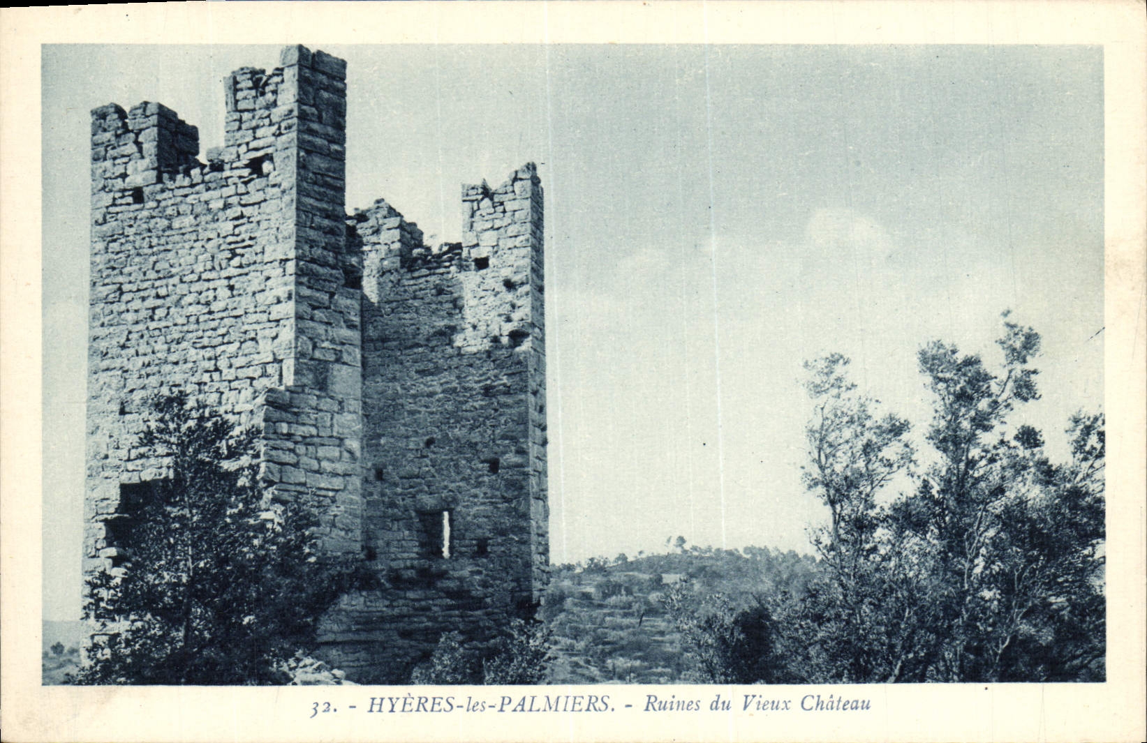 CPA Hyeres Les Palmiers Ruines du Vieux Chateau