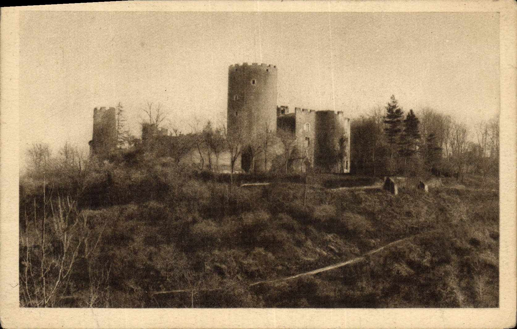 CPA Eguzon Chateaubrun datant du 13eme George Sand Mauprat