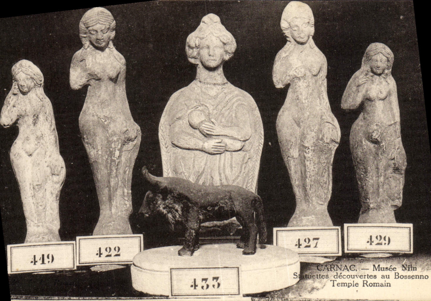 Carnac — Statuettes découvertes au Temple Romain — Musée Nîln