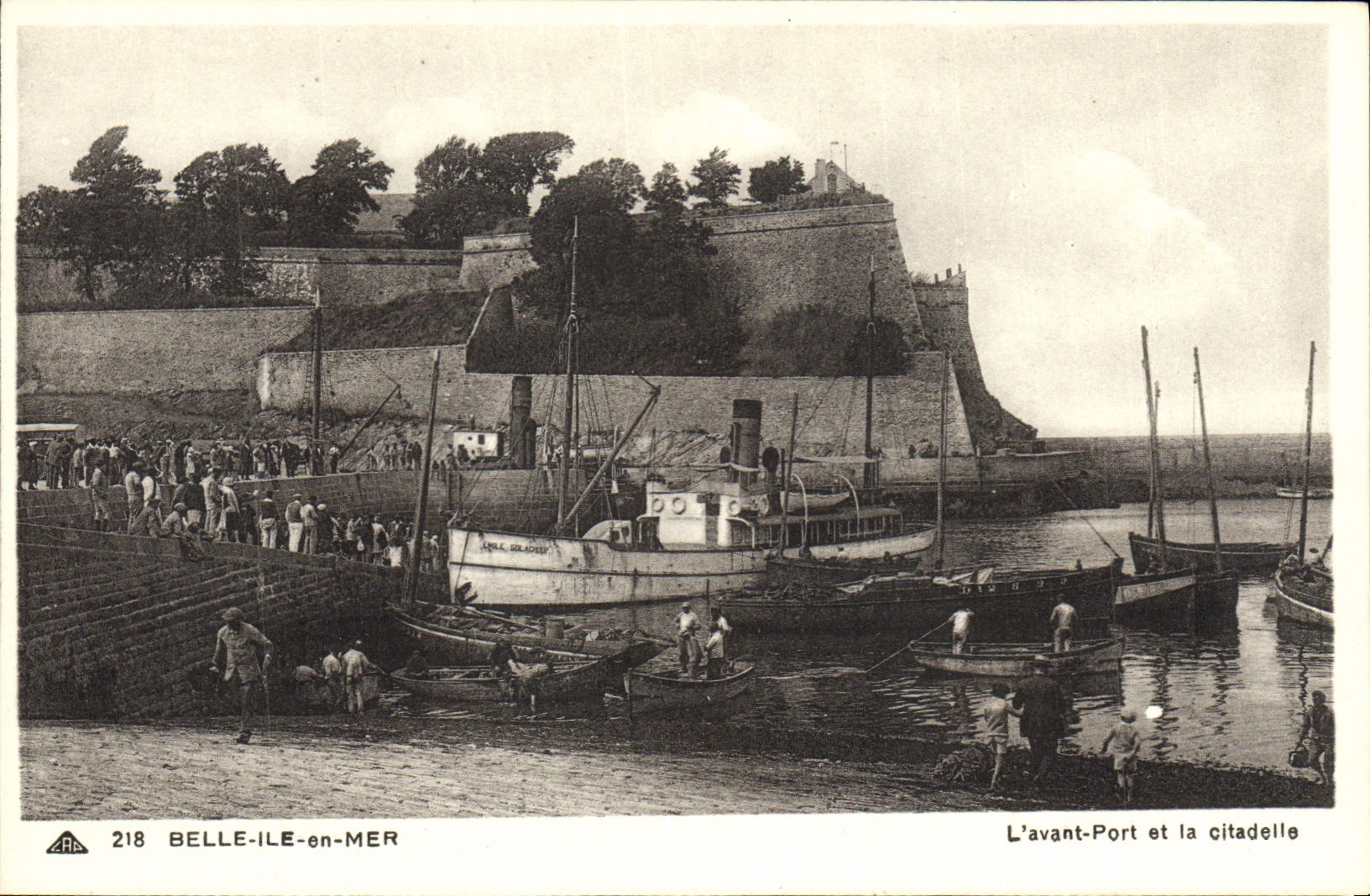 Belle-Île-en-Mer — L'avant-Port et la citadelle — éditeur A.H.C. n° 218