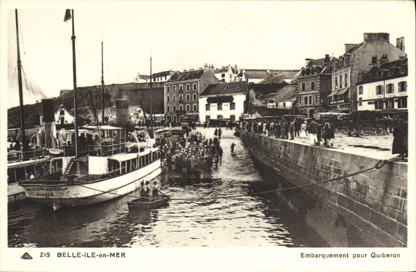 Belle-Île-en-Mer — Embarquement pour Quiberon — Éditeur CPAPHIL, n° 219