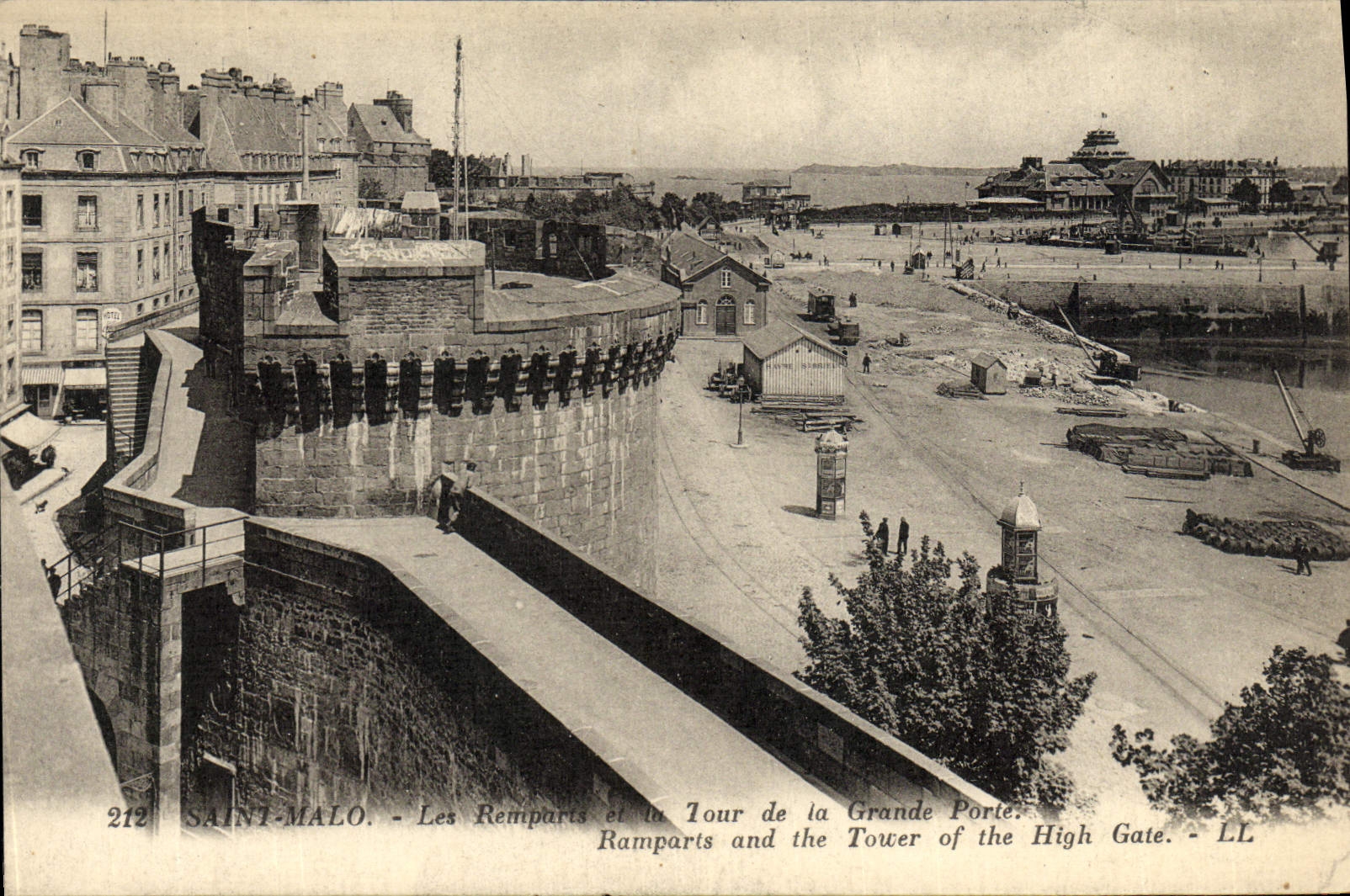Saint-Malo - Les Remparts et la Tour de la Grande Porte - LL