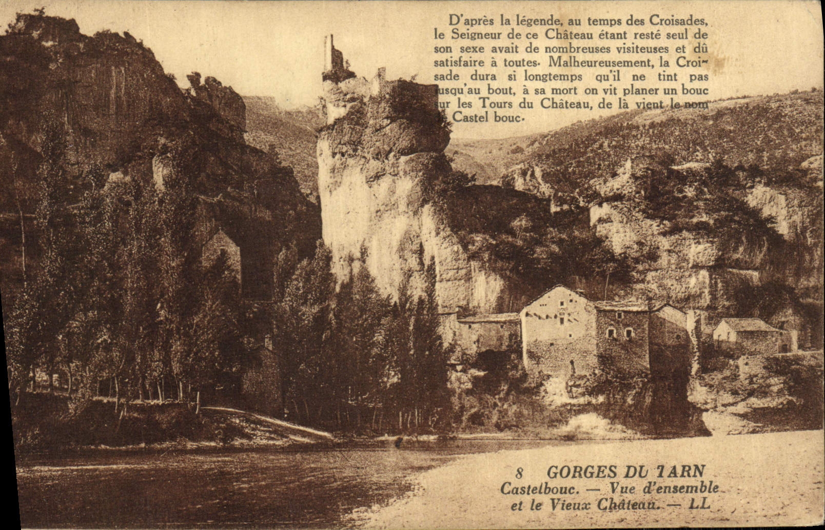 CPA Gorges De Tarn Castelbouc Vue d'Ensemble Et Le Vieux Chateau