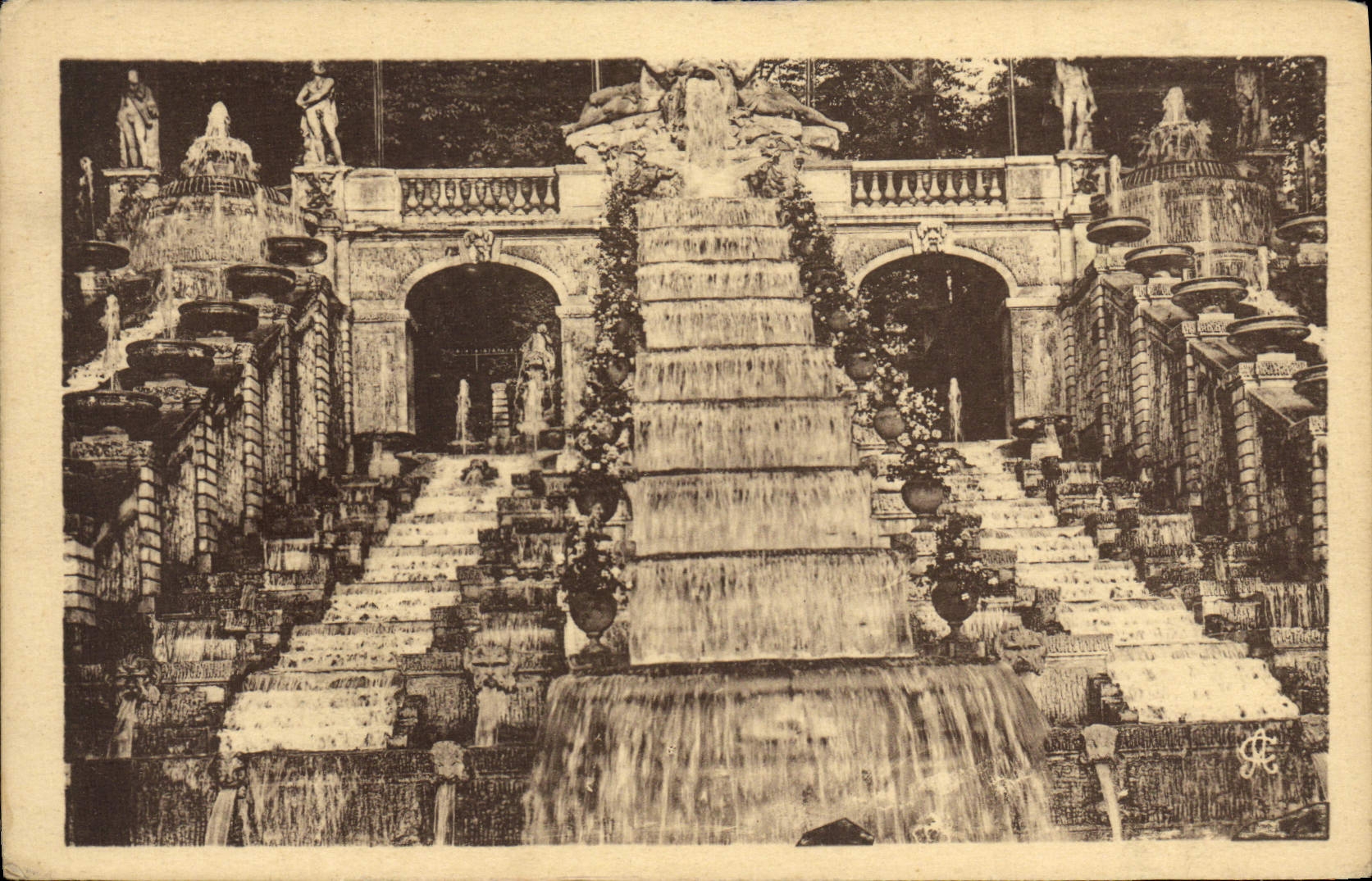 CPA Saint Cloud Le Parc Partic Superieure De La Grande Cascade
