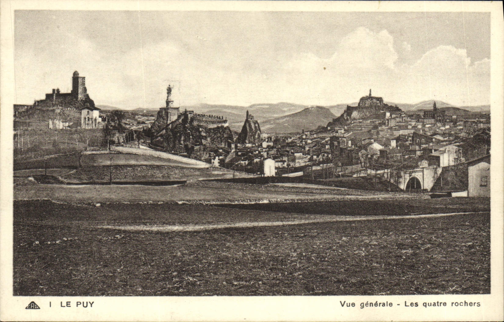CPA Le Puy Vue Generale Les quatre rochers 