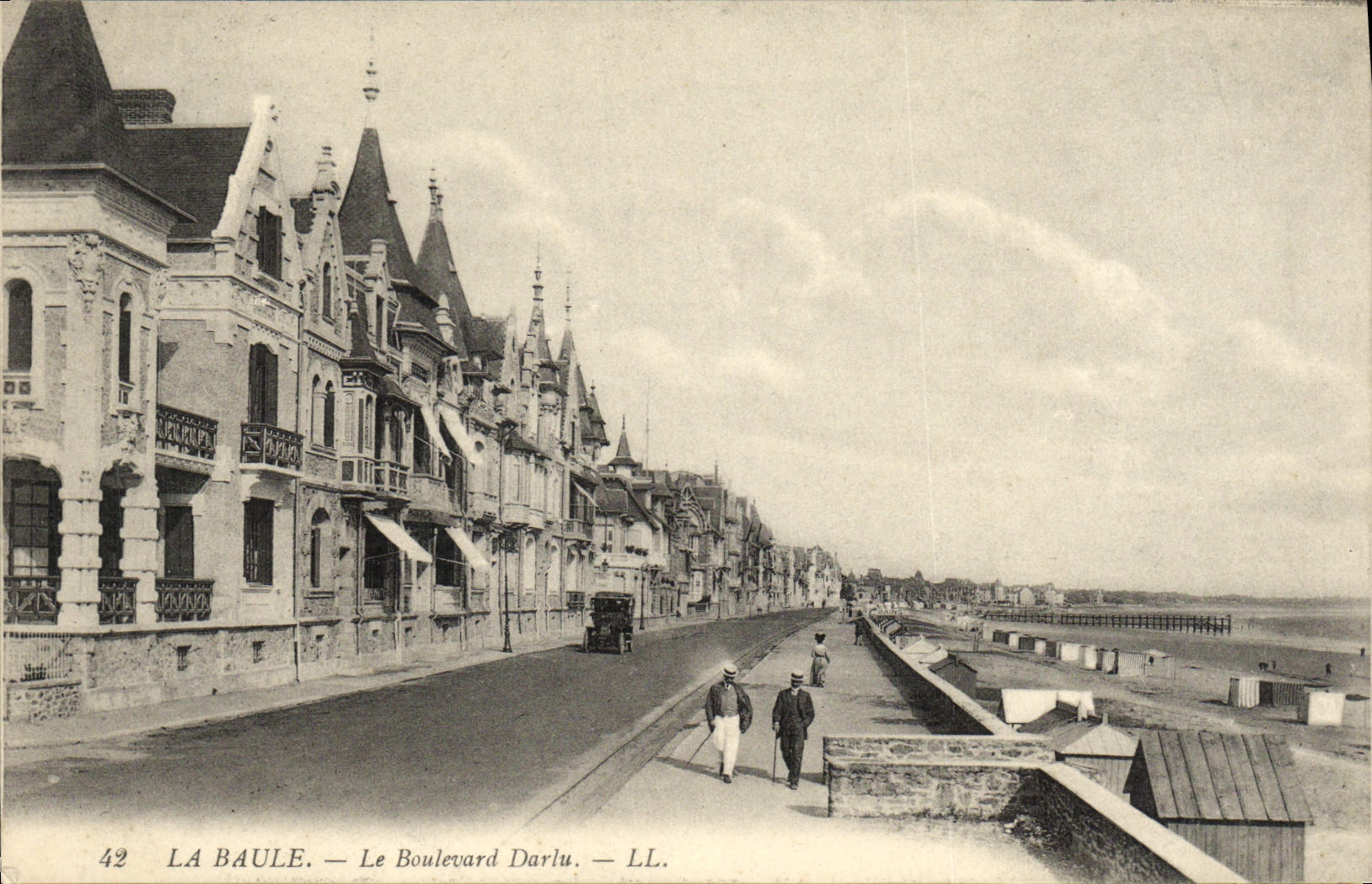 CPA La Baule Le Boulevard Darlu
