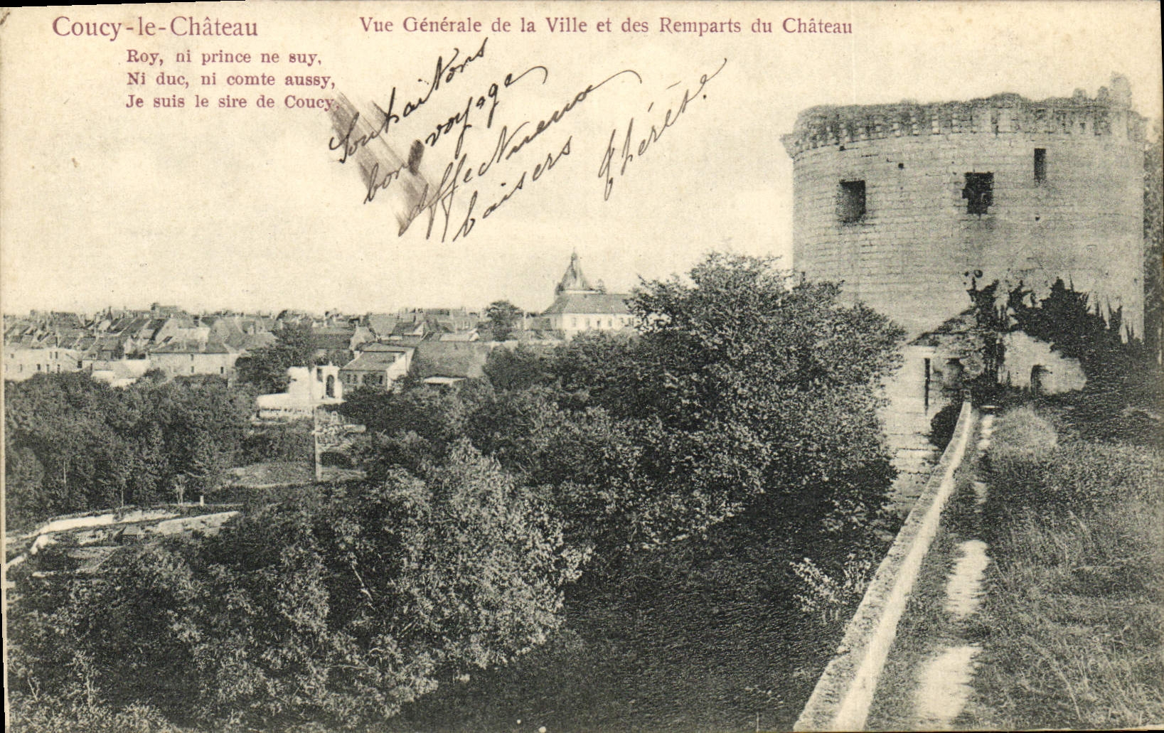 CPA Coucy Le Chateau Vue Generale De La Ville Et Des Remparts Du Chateau