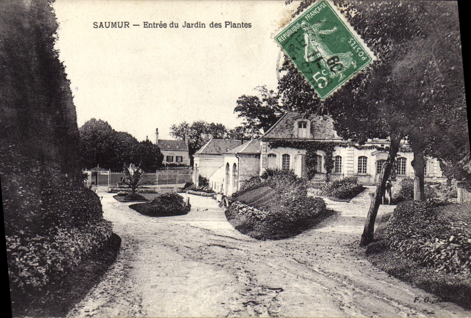 CPA Saumur Entree Du Jardin Des Plantes