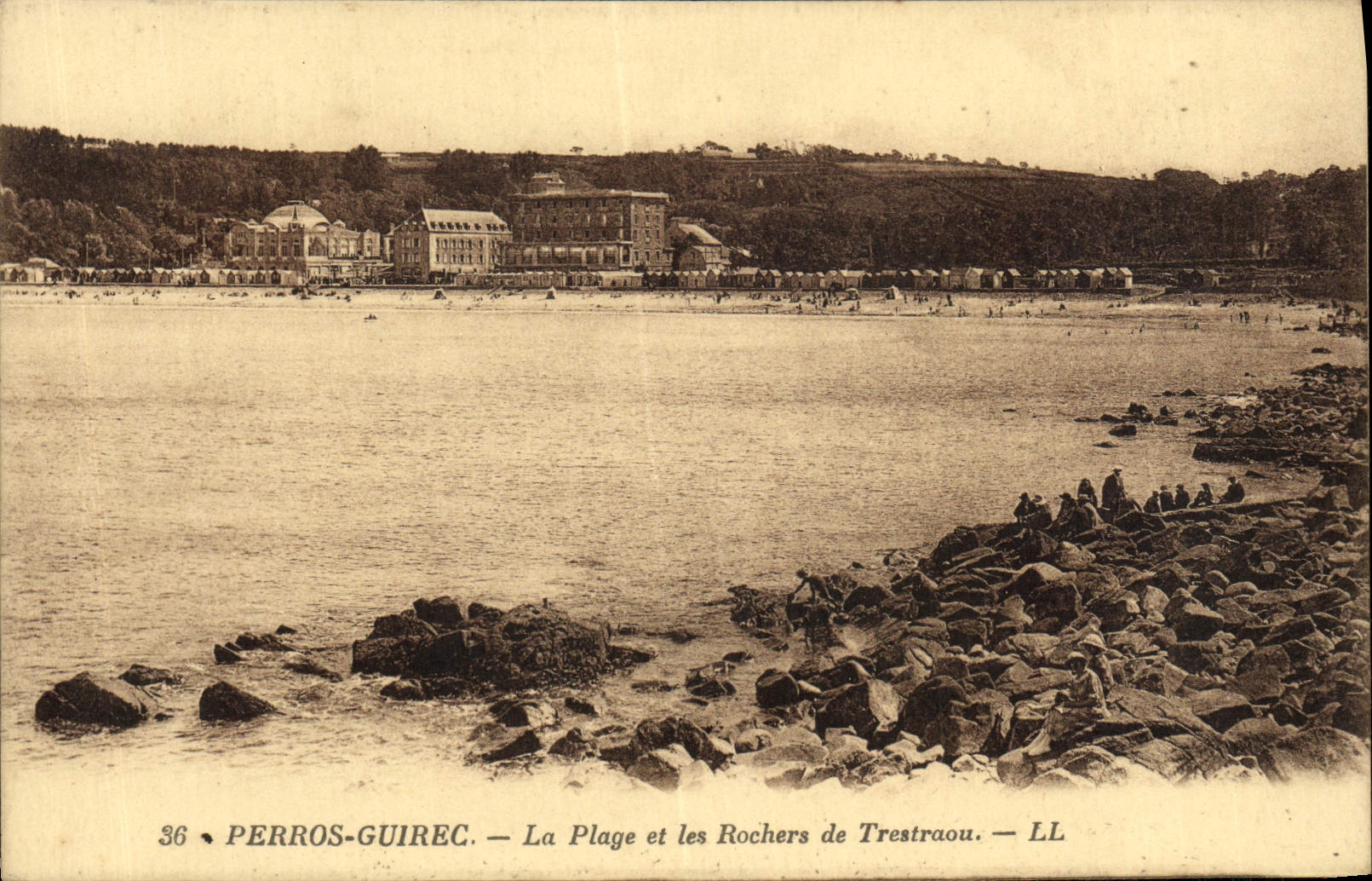 Perros-Guirec — La Plage et les Rochers de Trestraou — LL